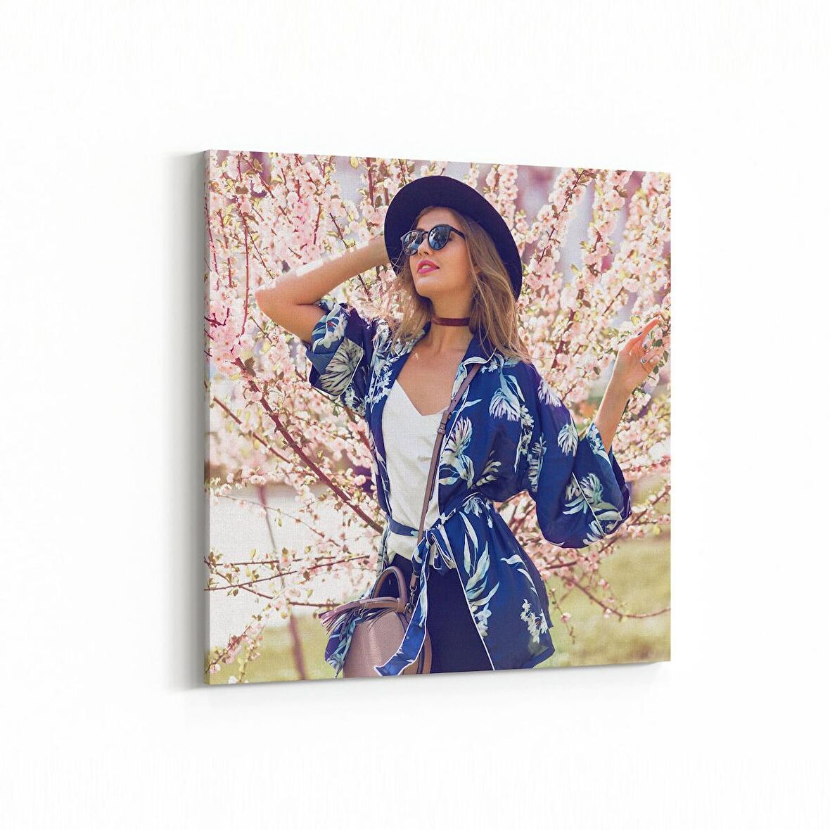 Olla 16985K Model / Manken Görseli Kare Kanvas Tablo (Ölçü: 25X25)