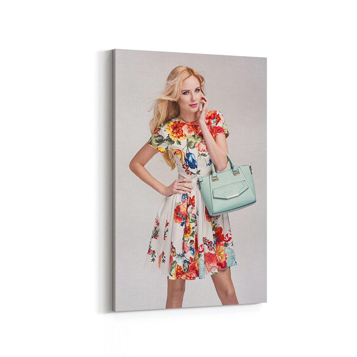 Olla 16910D Model / Manken Görseli Dikey Kanvas Tablo (Ölçü: 20X30)