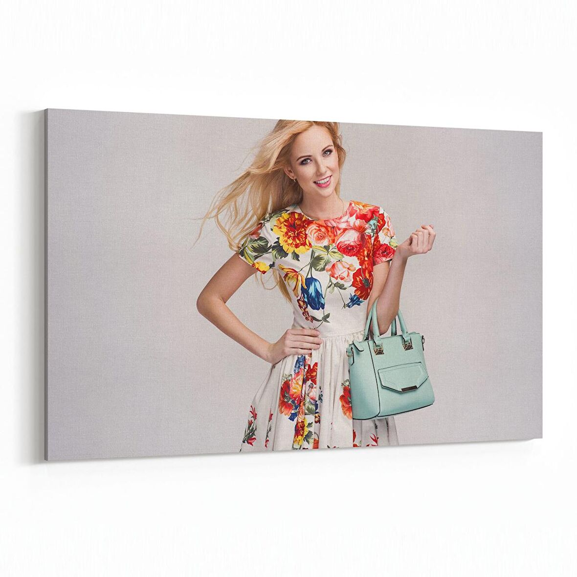 Olla 16911Y Model / Manken Görseli Yatay Kanvas Tablo (Ölçü: 45X30)