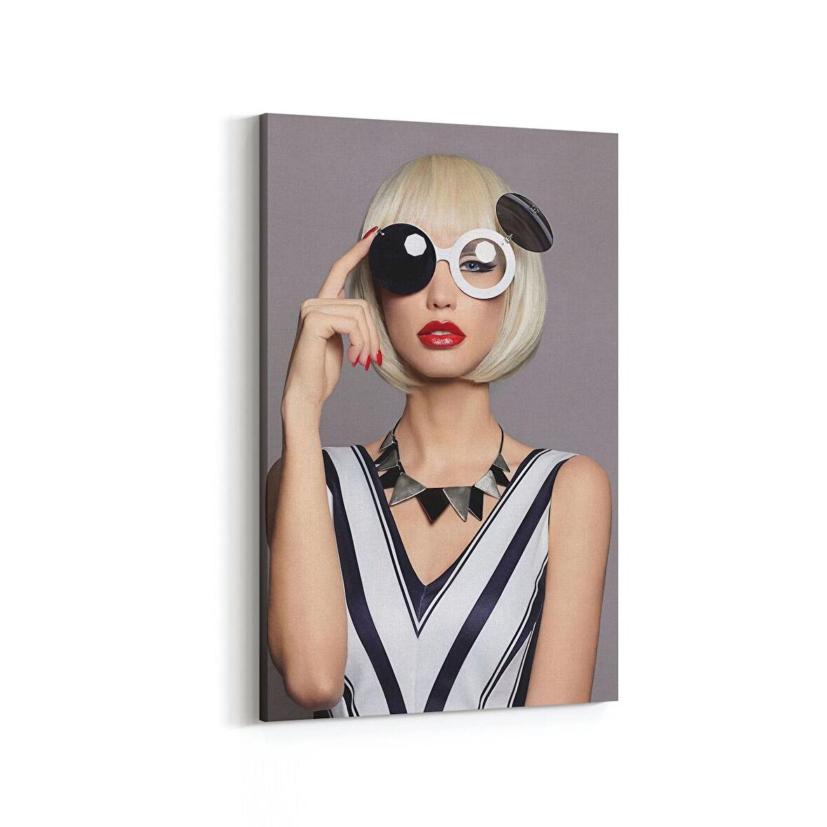 Olla 16902D Model / Manken Görseli Dikey Kanvas Tablo (Ölçü: 100X150)