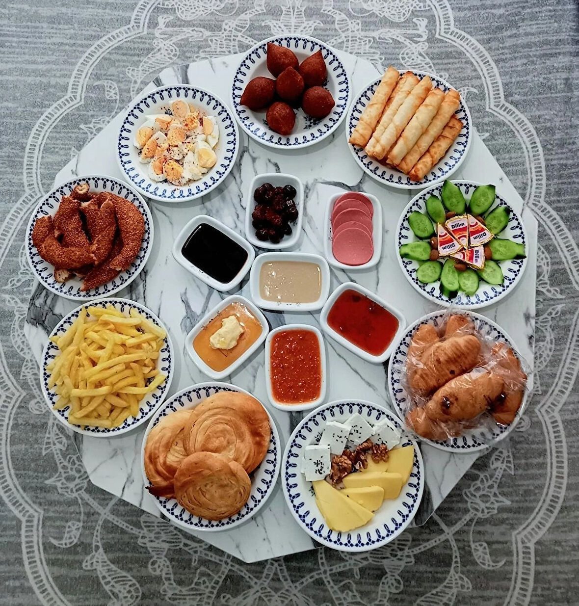 BEYAZ MERMER DESENLİ ONGEN HAMUR AÇMAK-YEMEK  TAHTASI