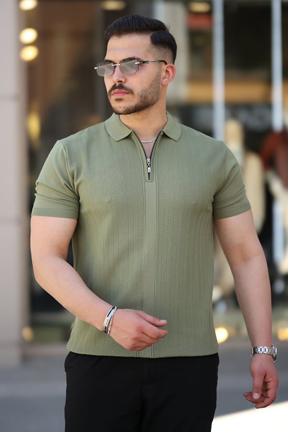 Erkek Yakası Fermuarlı Kısa Kollu T-shirt