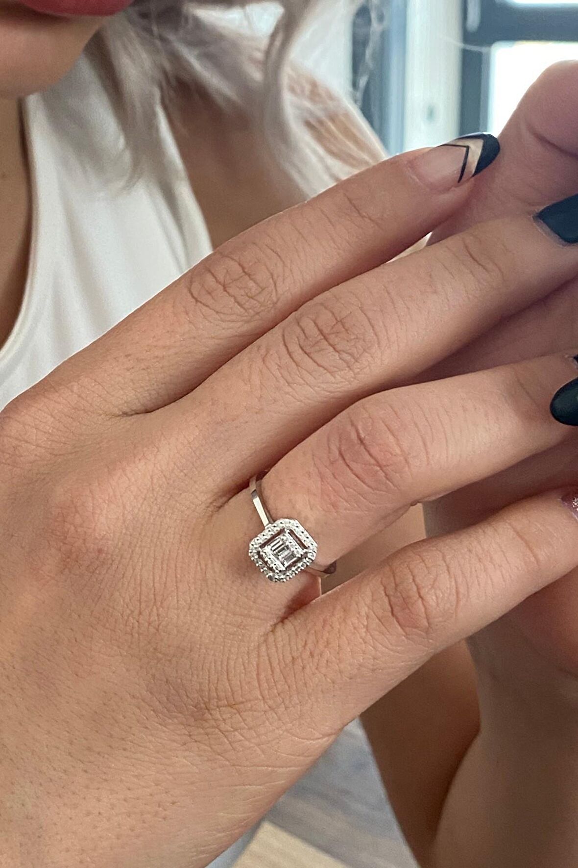 Zümrüt Sarraf 14 Ayar Beyaz Altın 0.19 Ct Pırlanta Baget Yüzük