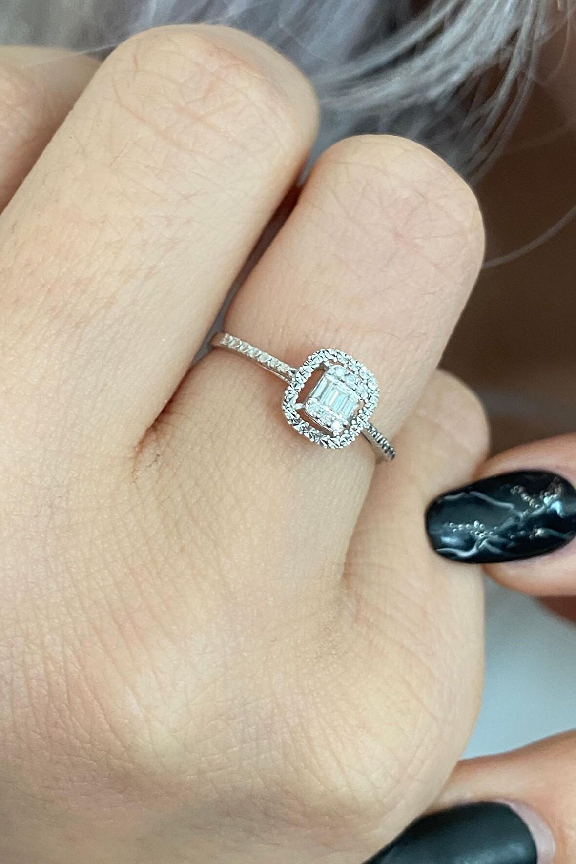 Zümrüt Sarraf 14 Ayar Beyaz Altın 0.07 Ct Pırlanta Baget Yüzük 