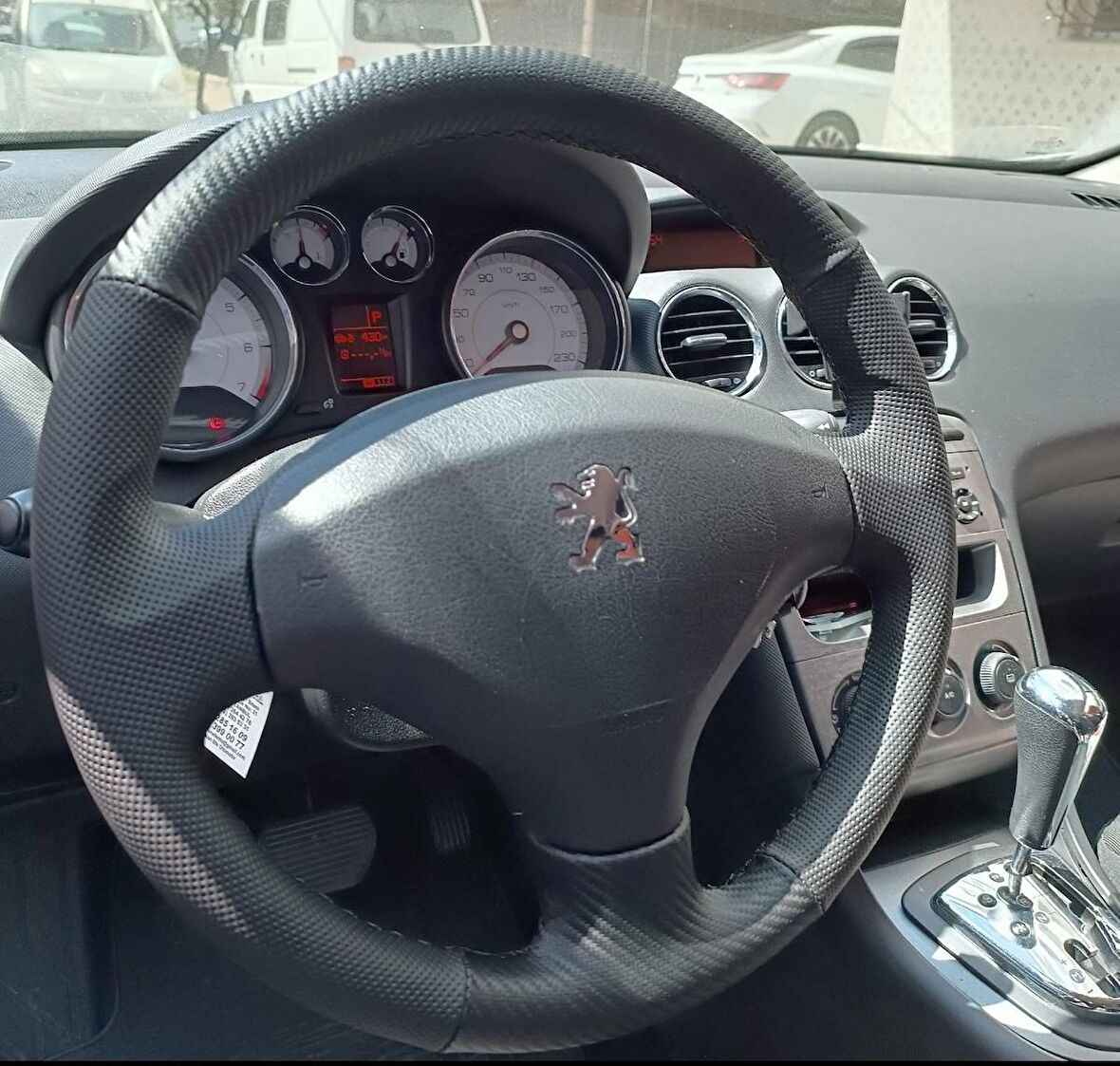 Peugeot 308 Araca Özel DİKMELİ Direksiyon Kılıfı 