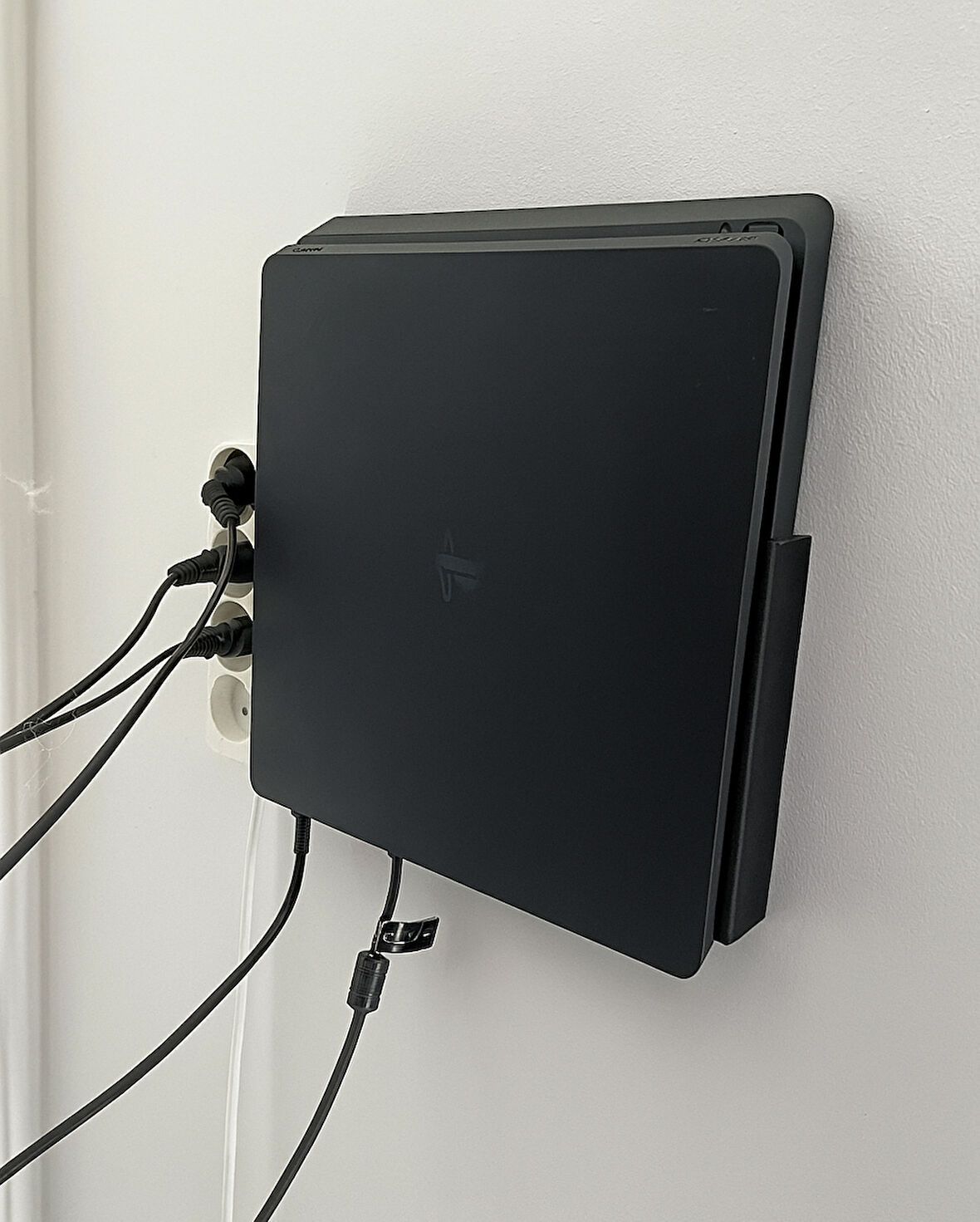 Just3dprintings PlayStation 4 Duvar Montaj Aparatı