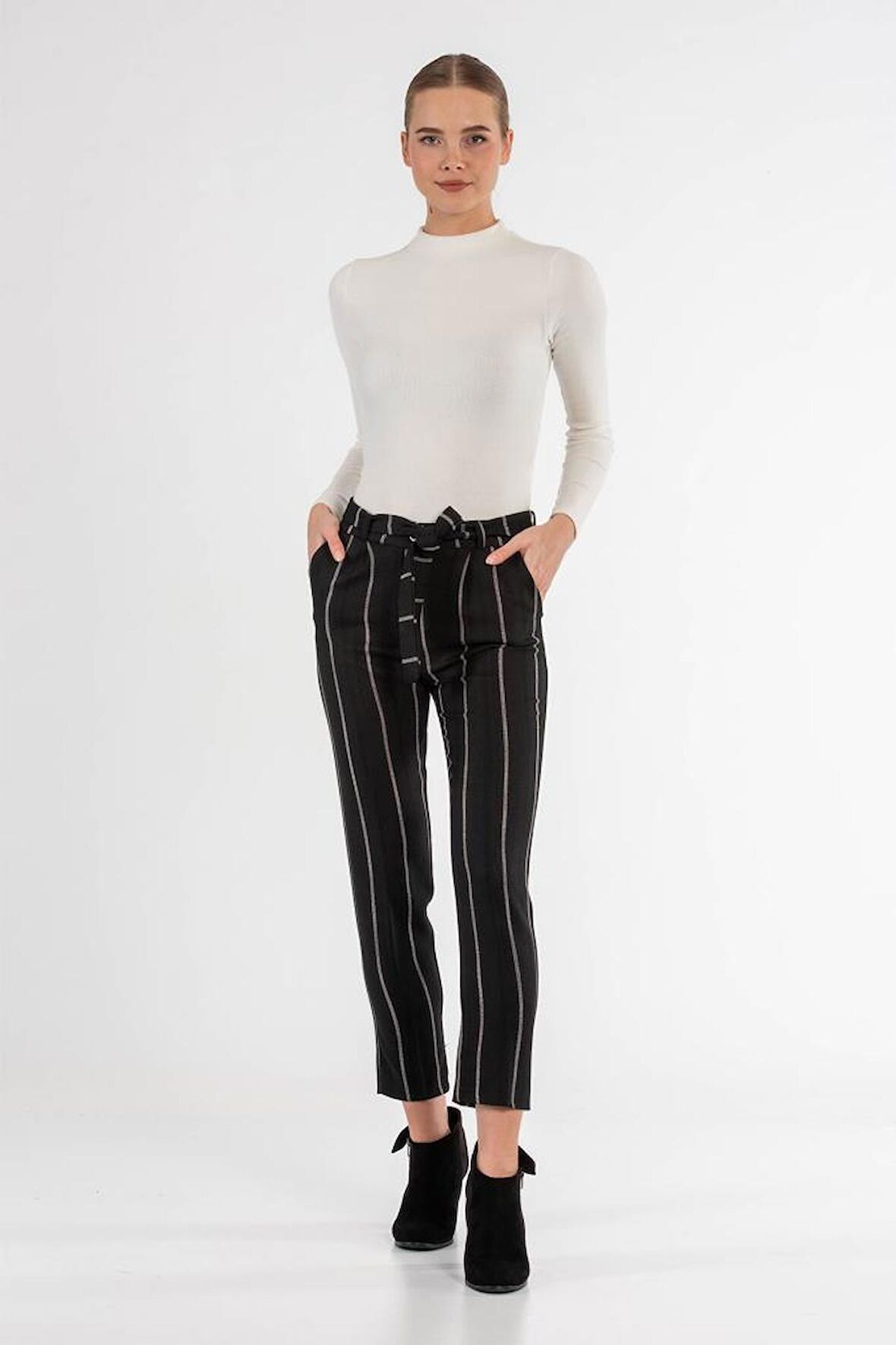 Kuşaklı Çizgili Siyah Bilek Kadın Pantolon