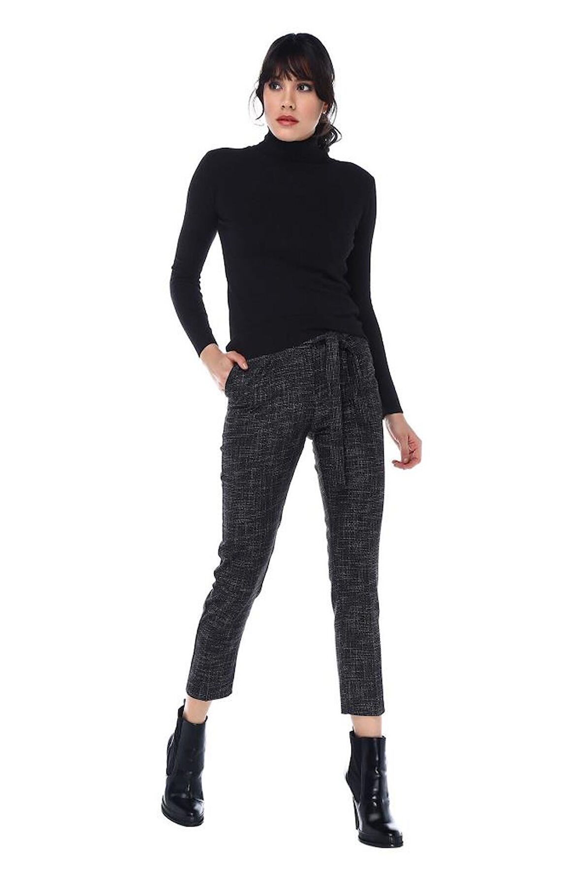 Kuşaklı Kırçıllı Siyah Bilek Kadın Pantolon