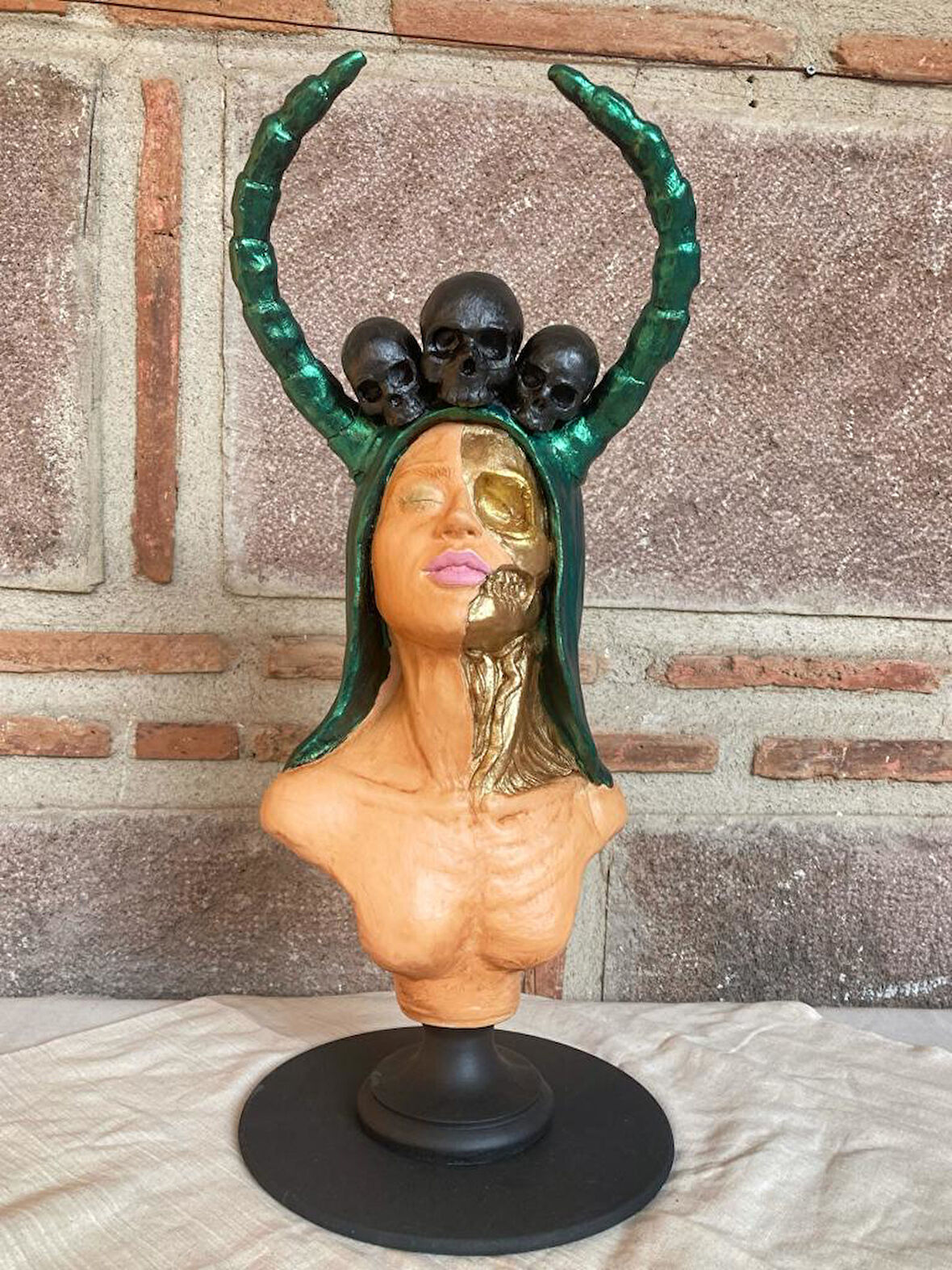 Hel in Gölgesi: İskandinav Mitolojisinden Esintiler