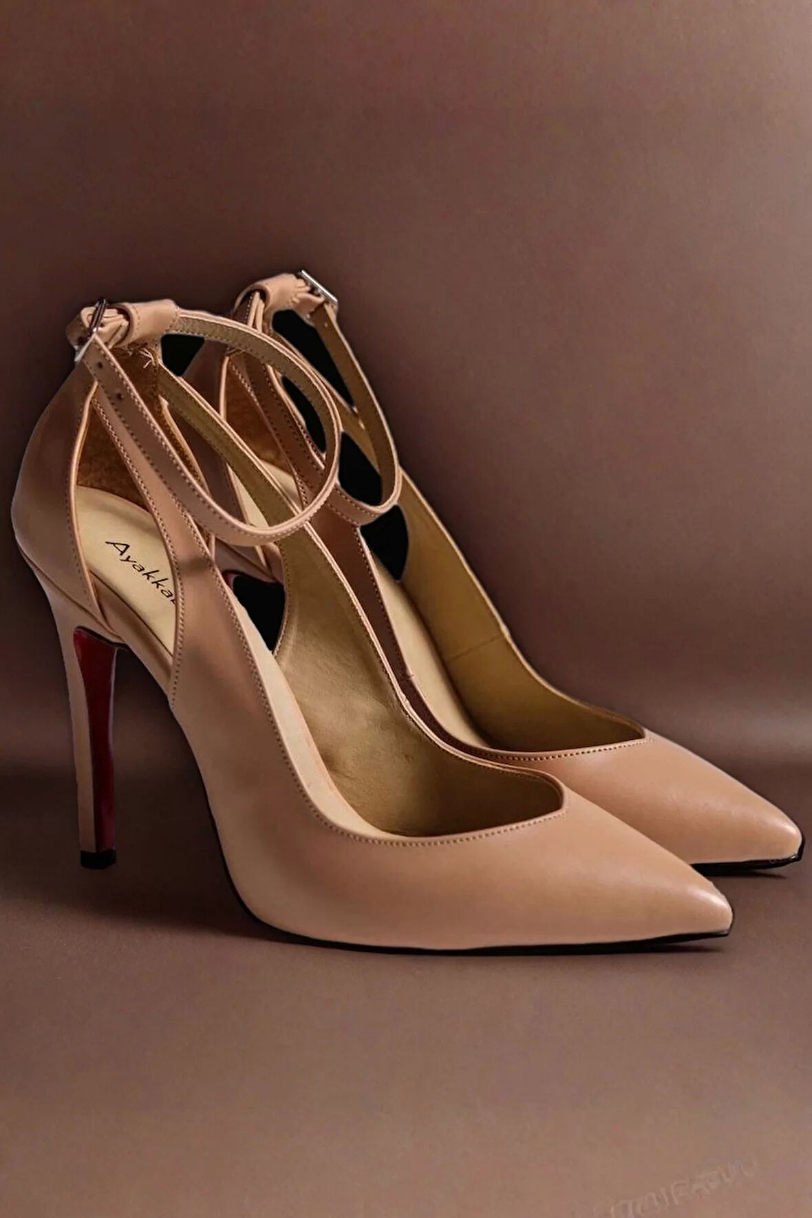 Siyah Deri Bilekten Tokalı Klasik Topuklu Stiletto Ayakkabı