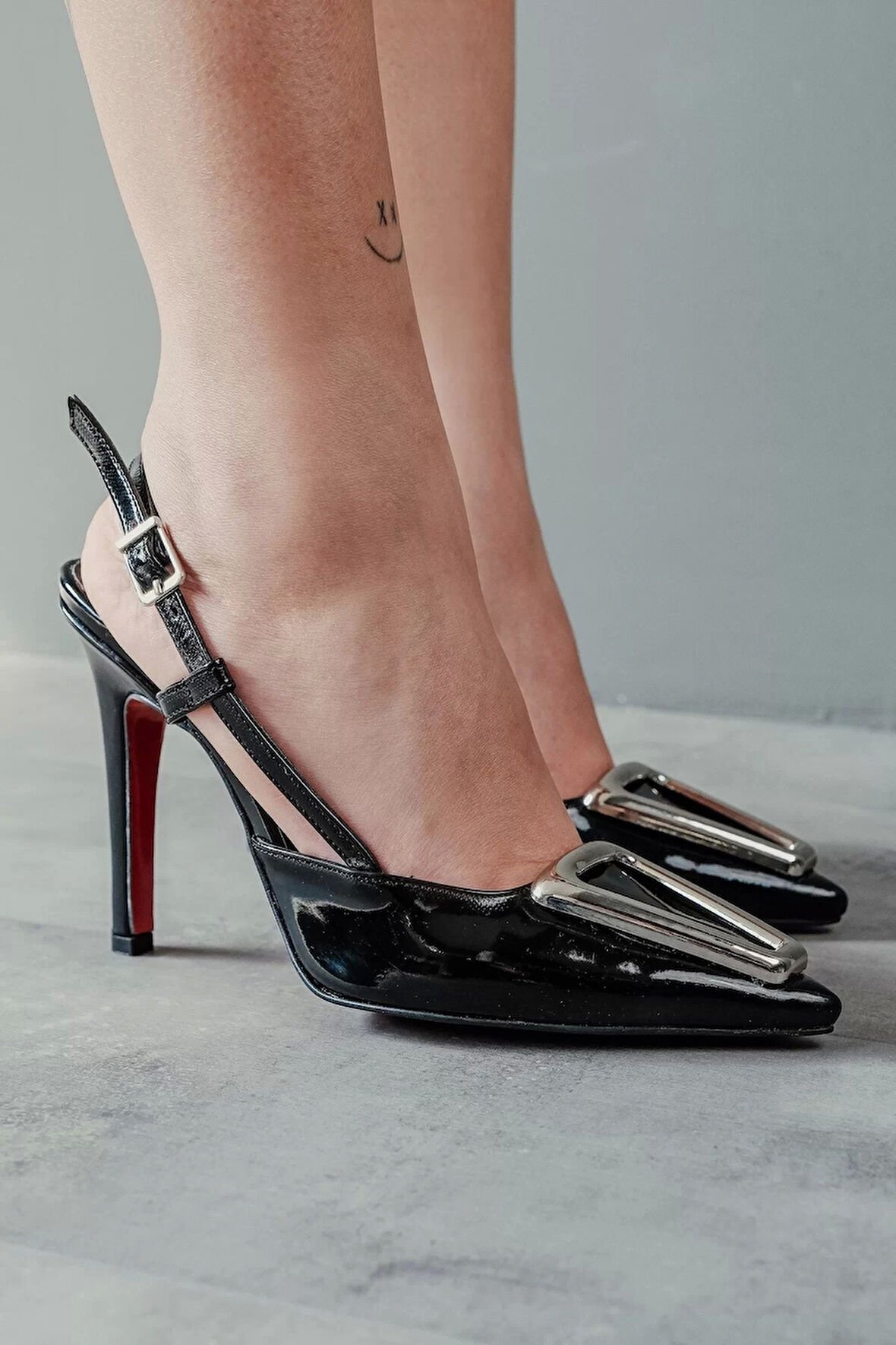 Şık Tasarım Özel Tokalı İnce Topuklu Ayakkabı Şık ve Zarif Abiye Ayakkabı