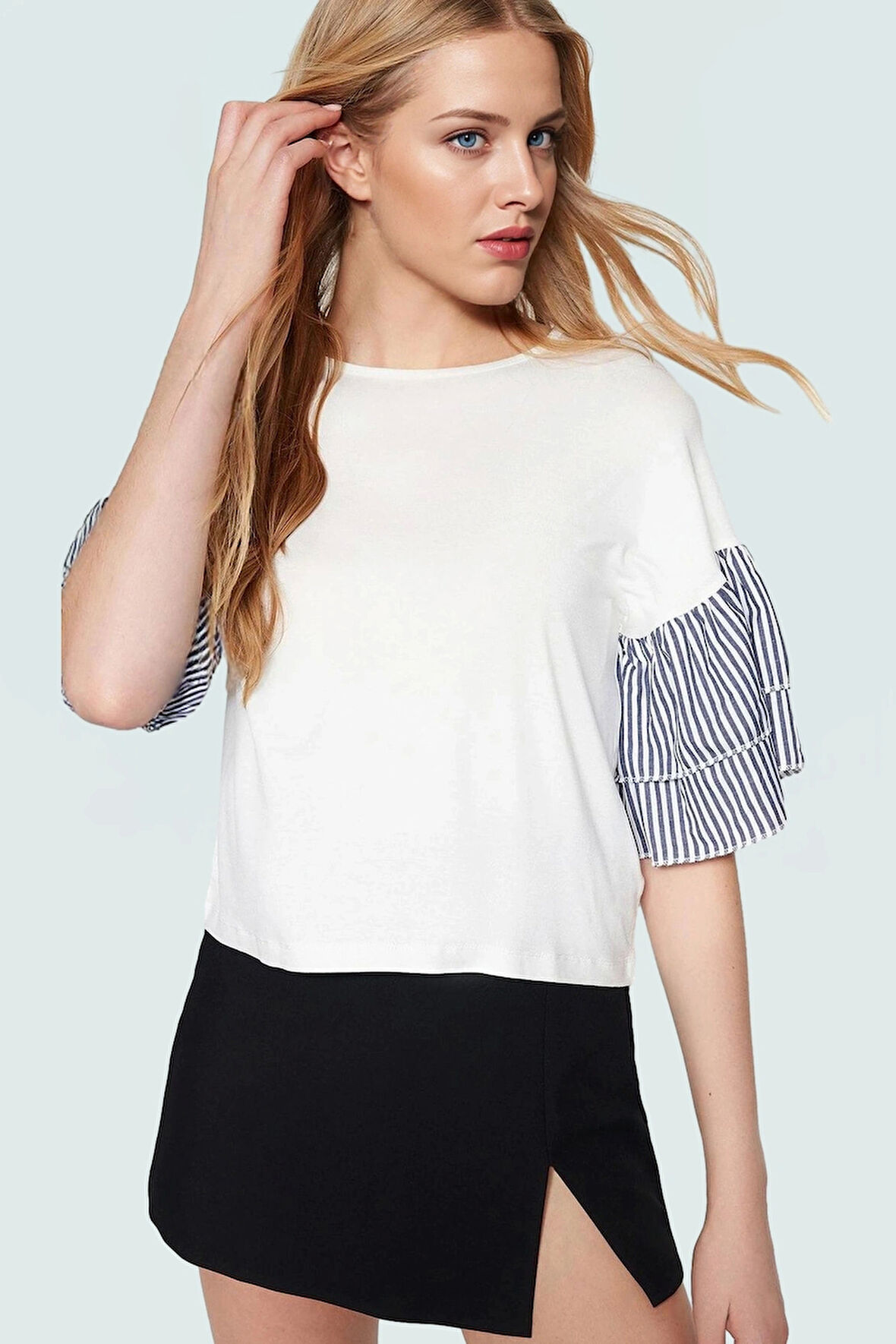 Yazlık Pamuklu Bluz Regular Kalıp Büzgülü Kol Detaylı Modern Stil Zarifane Tasarım