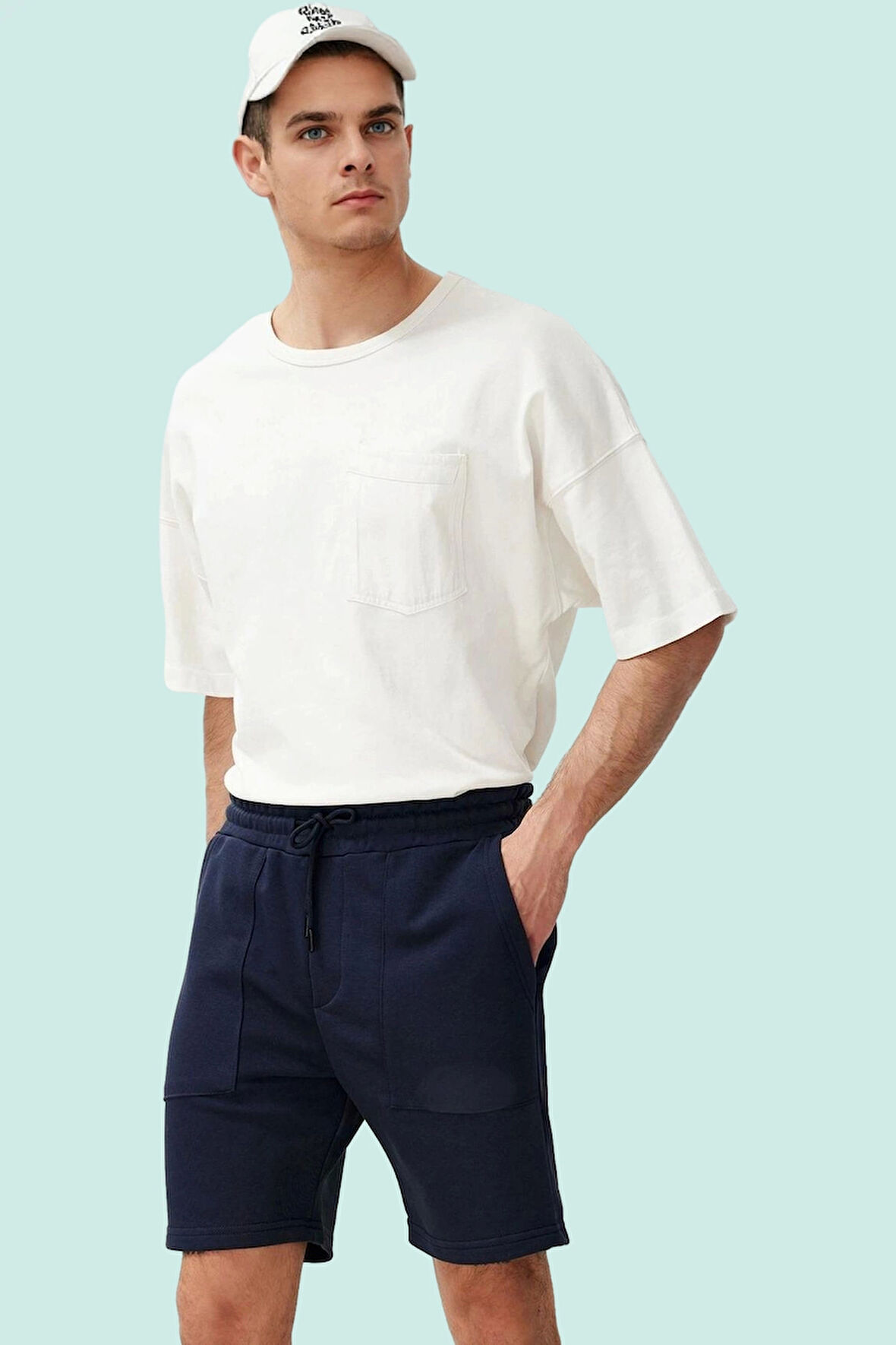 Erkek Regular Normal Kesim Yazı Baskılı Şort Boru Paça Günlük Kombinler Yaz Aylarının Vazgeçilmezi