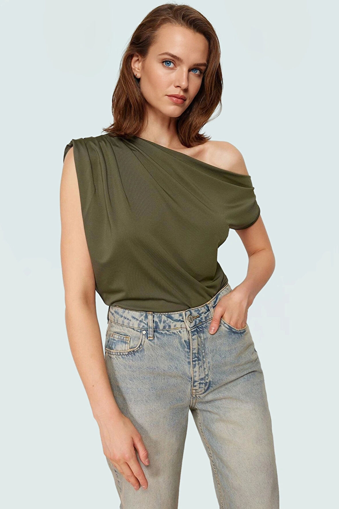 Kadın Asimetrik Yaka Kısa Kollu Örme Bluz Konforlu Kesim Zarifane Tasarım Profesyonel Görünüm