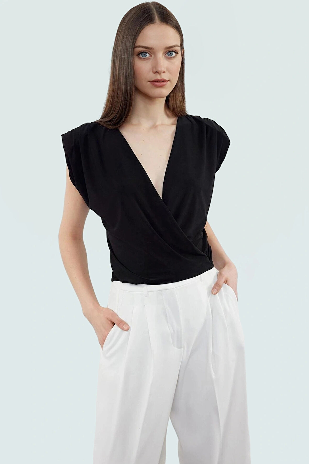 Kruvaze Yaka Crop Bluz Örme Kumaştan Şık Yüksek Kalite Günlük Kullanım İçin