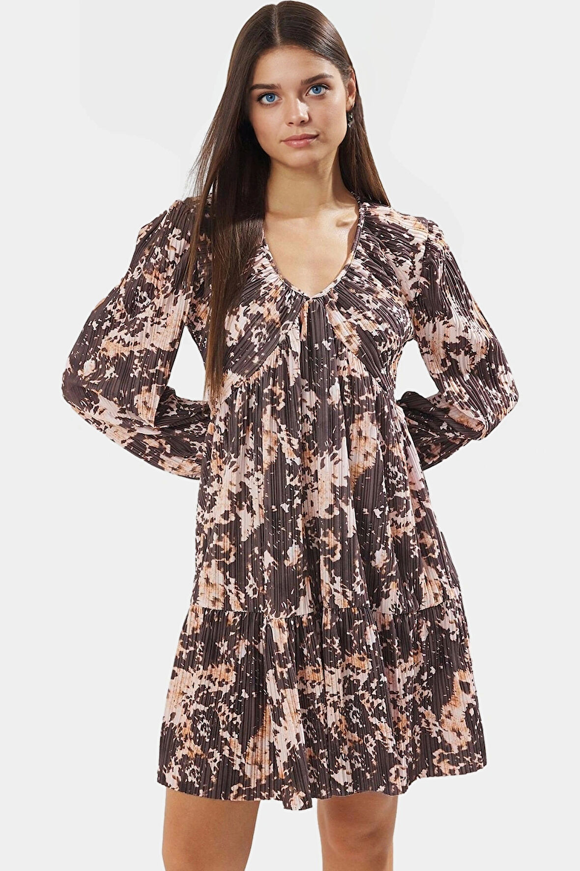 Plise Mini Elbise Soyut Desenli V Yaka Örme Polyester Yazlık Rahat Ve Şık Mükemmel Uyum