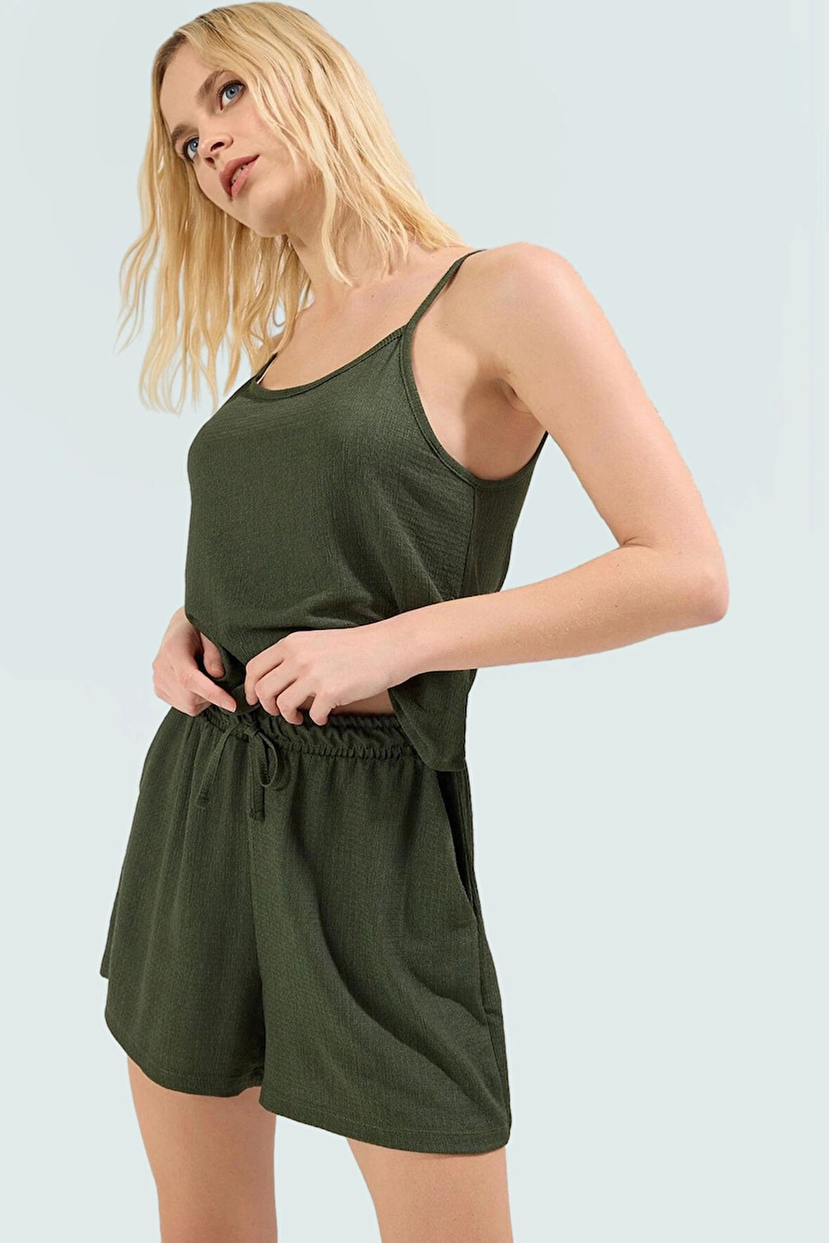 Kadın Çiçekli Örme Askılı Crop Üst Ve Şort Takım Rahat Günlük Stil Trend Tasarım