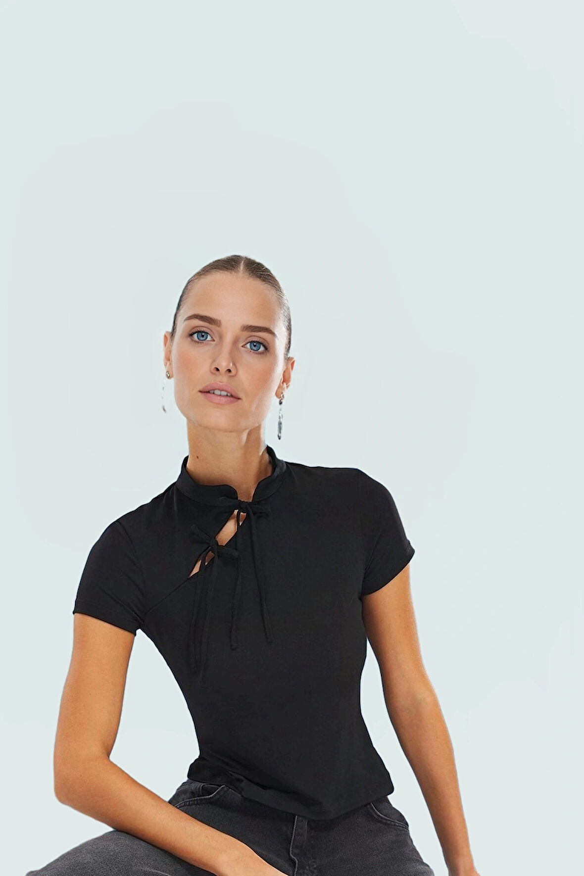 Dik Yaka Kısa Kollu Fitted Örme Bluz Günlük Şıklık Dayanıklı Malzeme Rahat Ve Şık