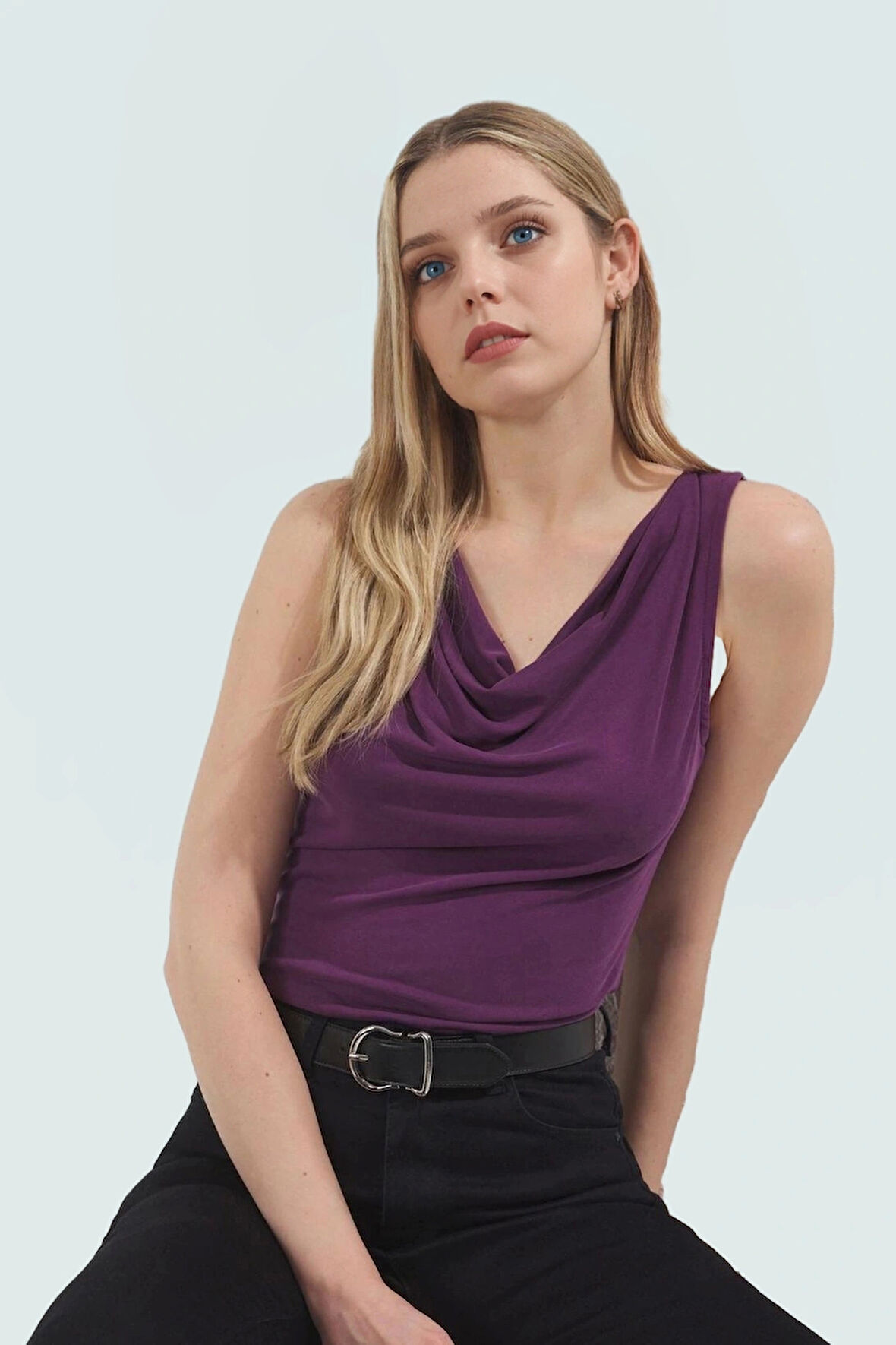 Yazlık Modal Örme Bluz Fitted Kalıp Degaje Yaka Rahat Günlük Stil Kullanım İçin