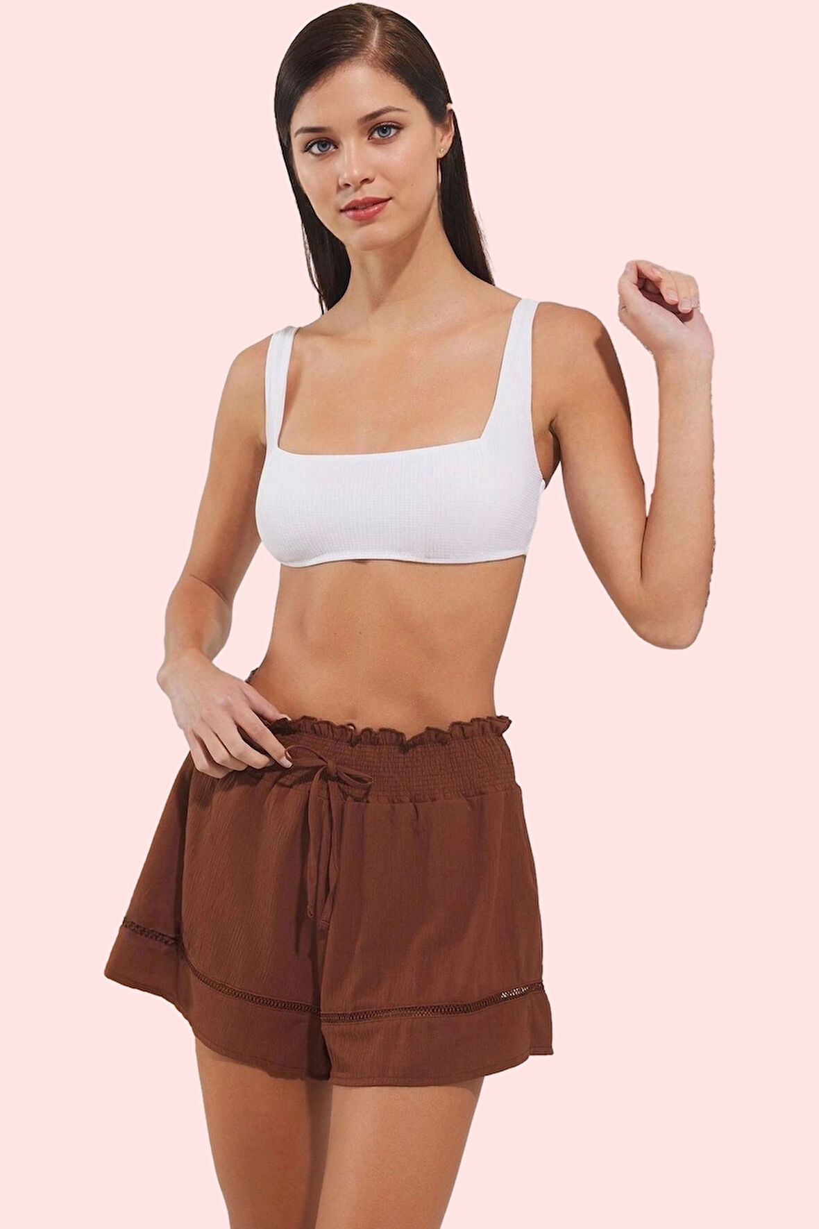 Kadın Kısa Boy Straight Kalıp Dokuma Plaj Şort Düz Desen Fırfırlı Detay Yaz Aylarının Vazgeçilmezi