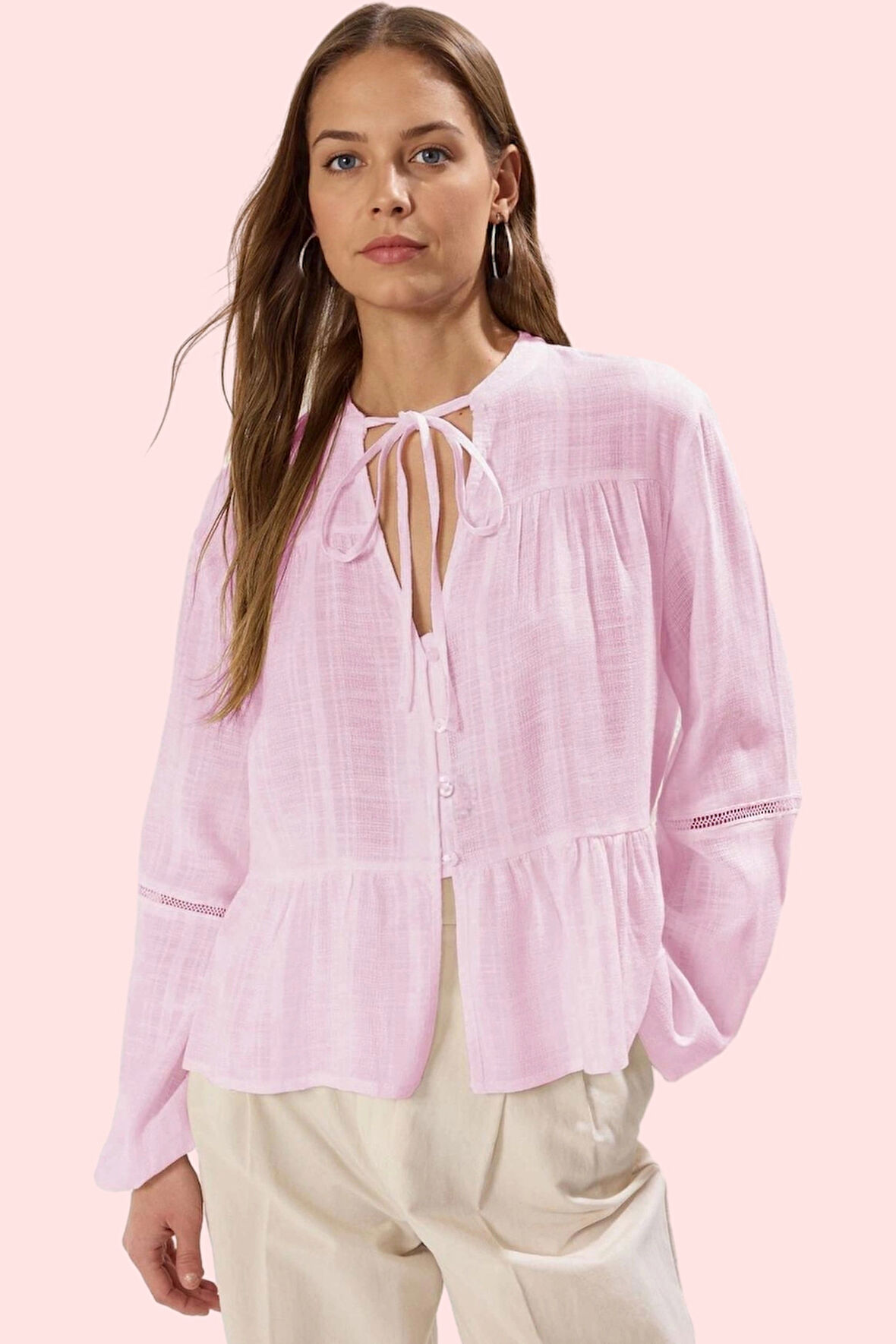 Kadın V Yaka Dokulu Kumaş Uzun Kollu Gömlek Günlük Stil Hafta Sonu Yaz Aylarının Vazgeçilmezi