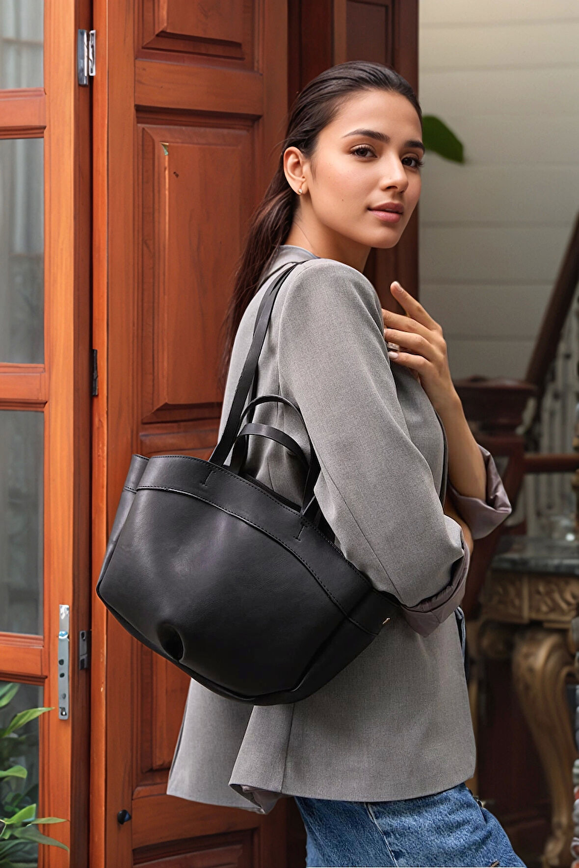 Modern Tasarımlı Geniş Hacimli Fermuarlı Kadın Shopper El ve Omuz Çantası