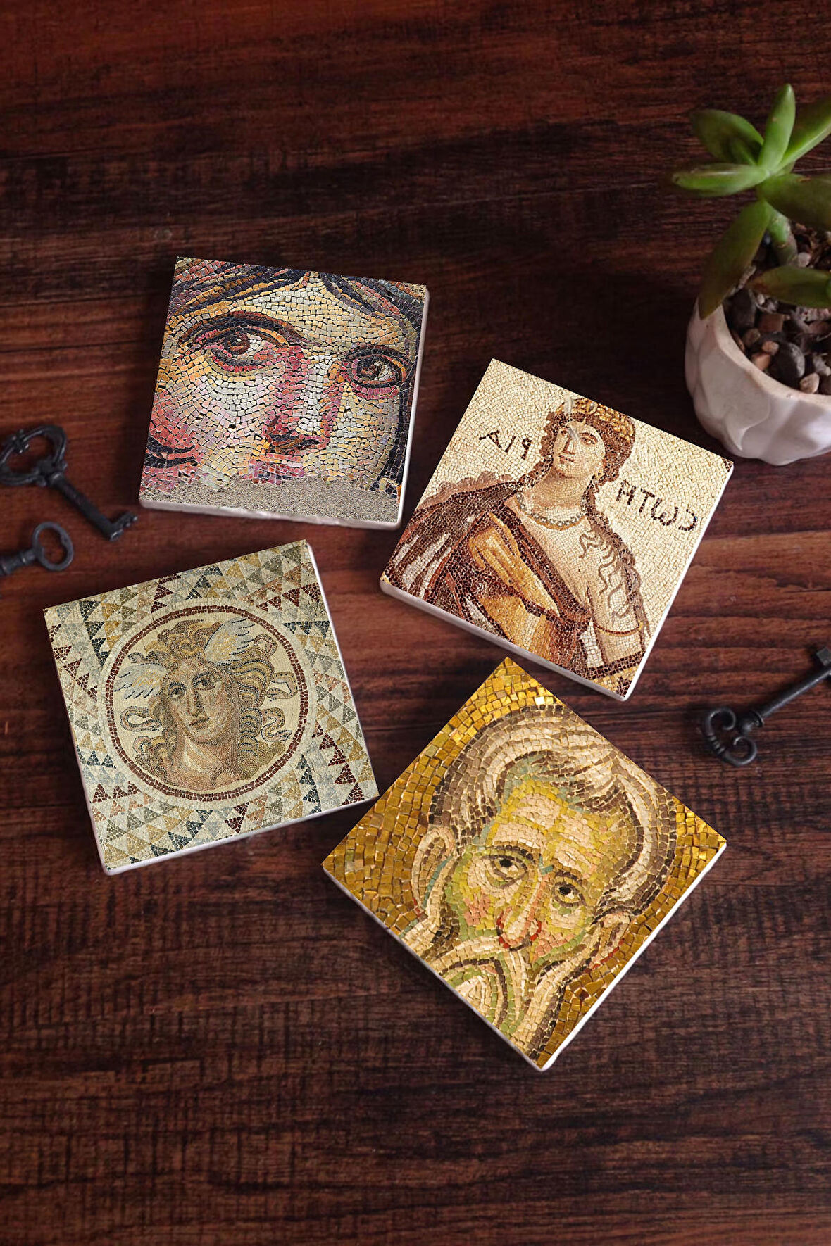 Soteria Mozaiği, Çingene Kızı, Mozaik Serisi Taş Bardak Altlığı Masaüstü Koruyucu Altlık 4 Parça Set 10x10cm Stone Coasters