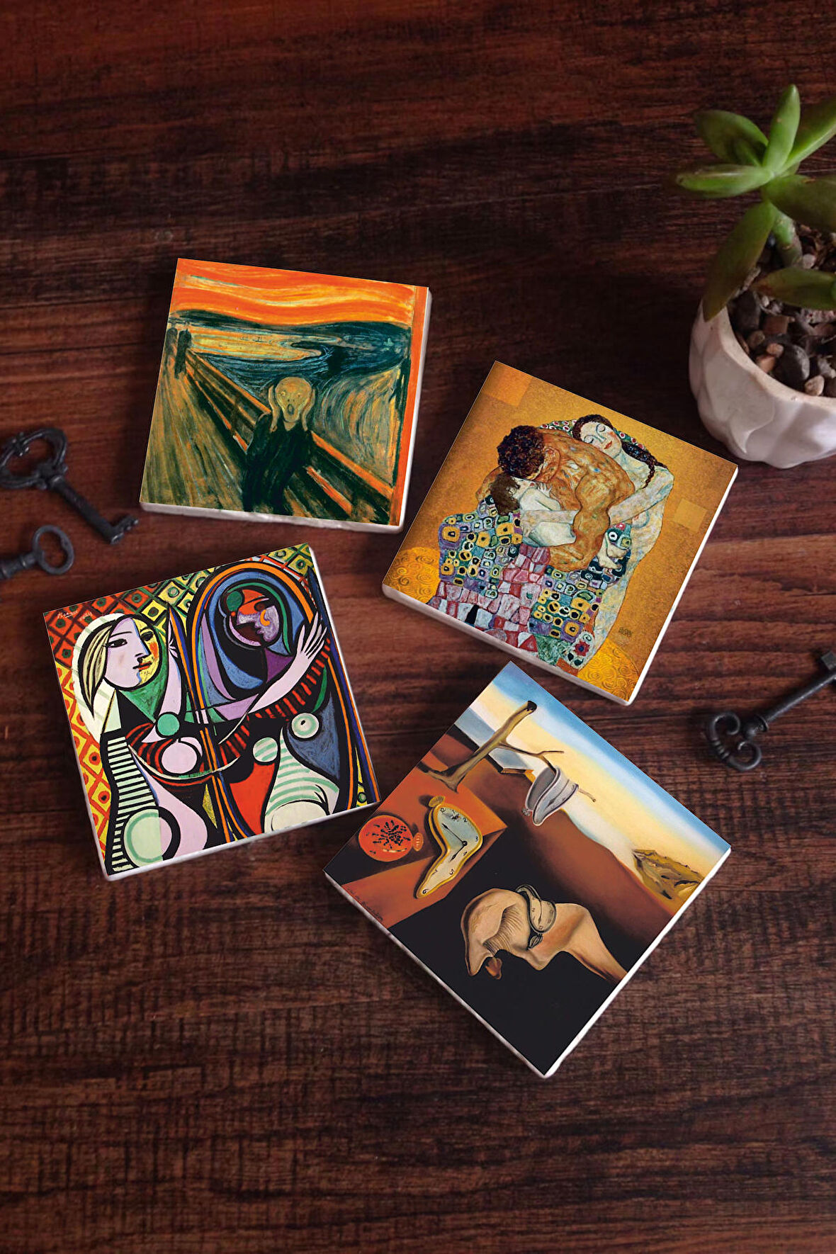 Dalí Belleğin Azmi, Picasso Ayna Karşısındaki Kız, Çığlık, Klimt Aile Kucaklama Taş Bardak Altlığı Masaüstü Koruyucu Altlık 4 Parça Set 10x10cm Stone Coasters