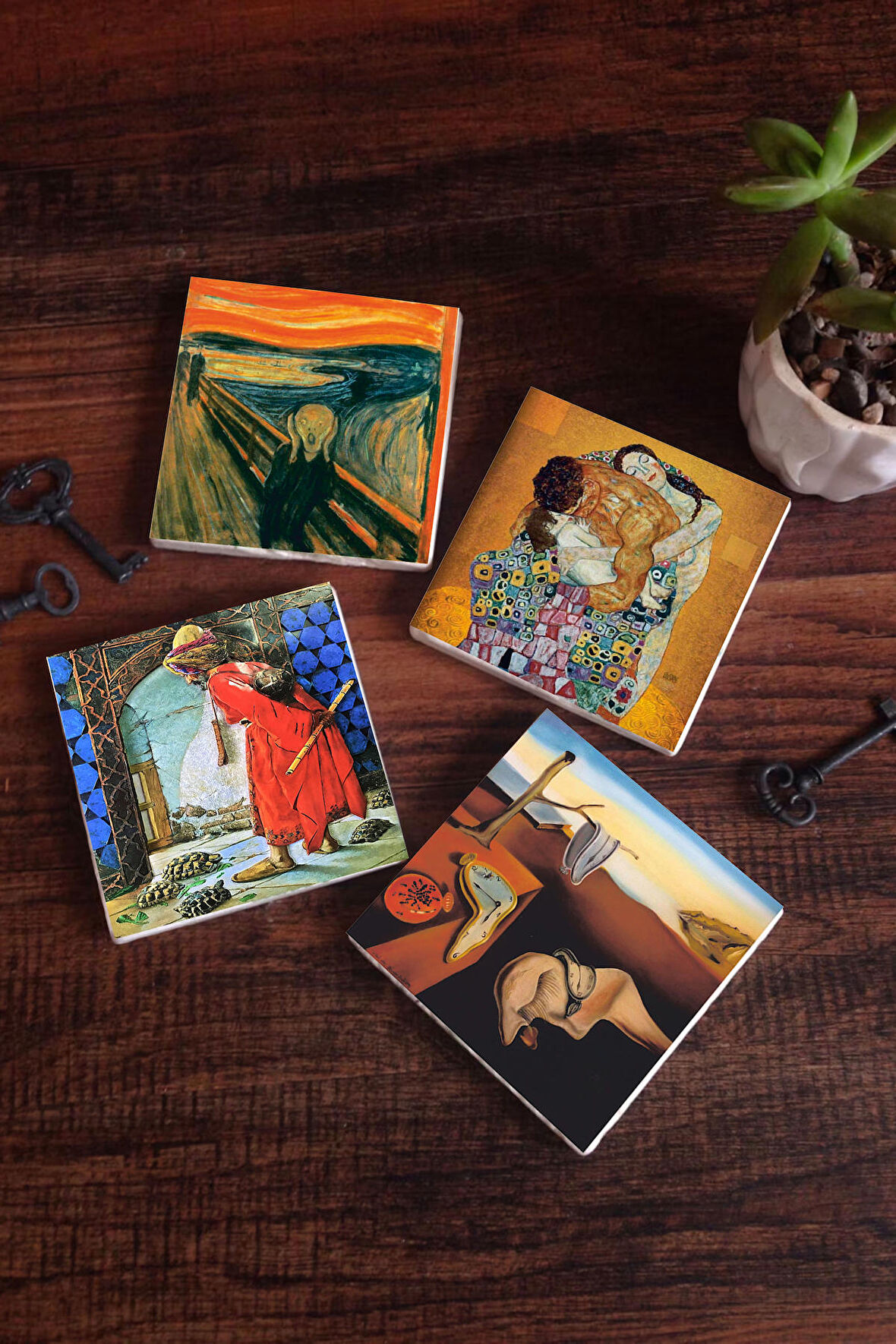 Dalí Belleğin Azmi, Çığlık, Gustav Klimt Aile Kucaklama, Kaplumbağa Terbiyecisi Taş Bardak Altlığı Masaüstü Koruyucu Altlık 4 Parça Set 10x10cm Stone Coasters