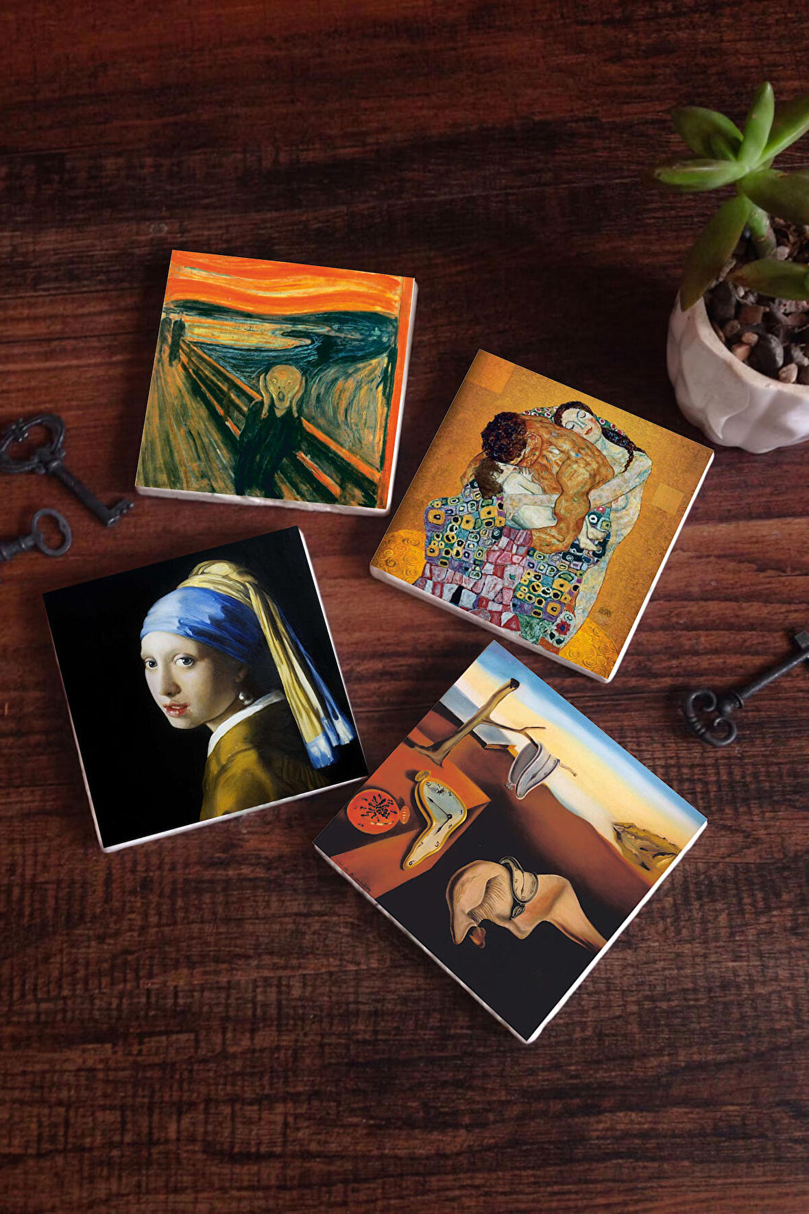 Dalí Belleğin Azmi, Çığlık, İnci Küpeli Kız, Gustav Klimt Aile Kucaklama Taş Bardak Altlığı Masaüstü Koruyucu Altlık 4 Parça Set 10x10cm Stone Coasters