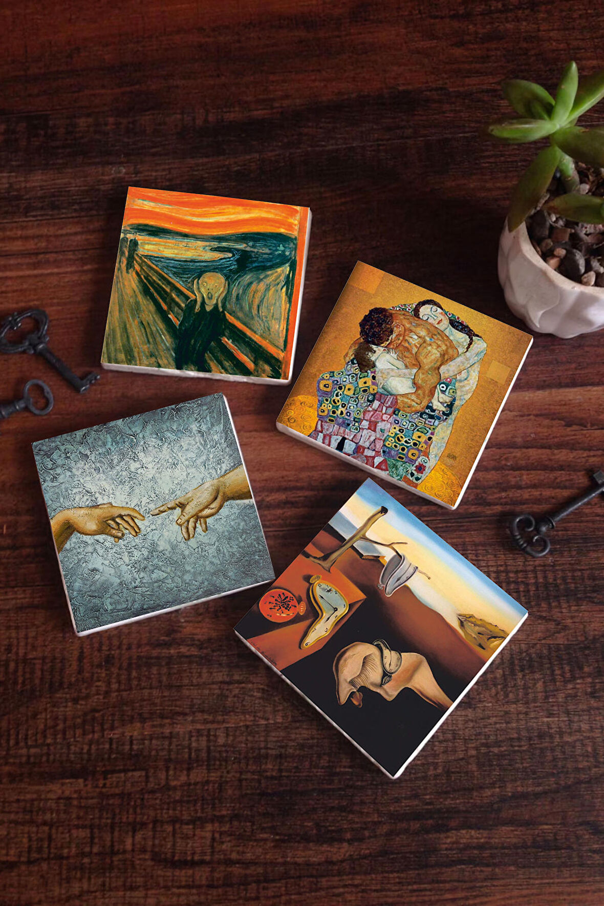 Dalí Belleğin Azmi, Michelangelo, Çığlık, Klimt Aile Kucaklama Taş Bardak Altlığı Masaüstü Koruyucu Altlık 4 Parça Set 10x10cm Stone Coasters