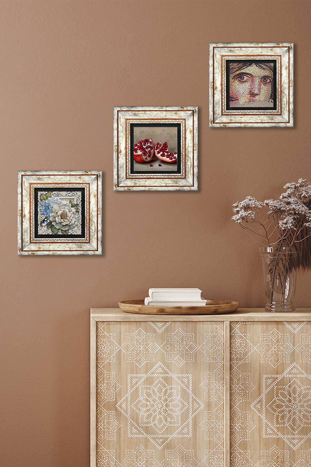 Çingene Kızı Mozaiği, Kelebekli Çiçek, Nar Taş Duvar Tablosu Çerçeveli Duvar Dekoru 3 Parça Tablo Seti Wall Art