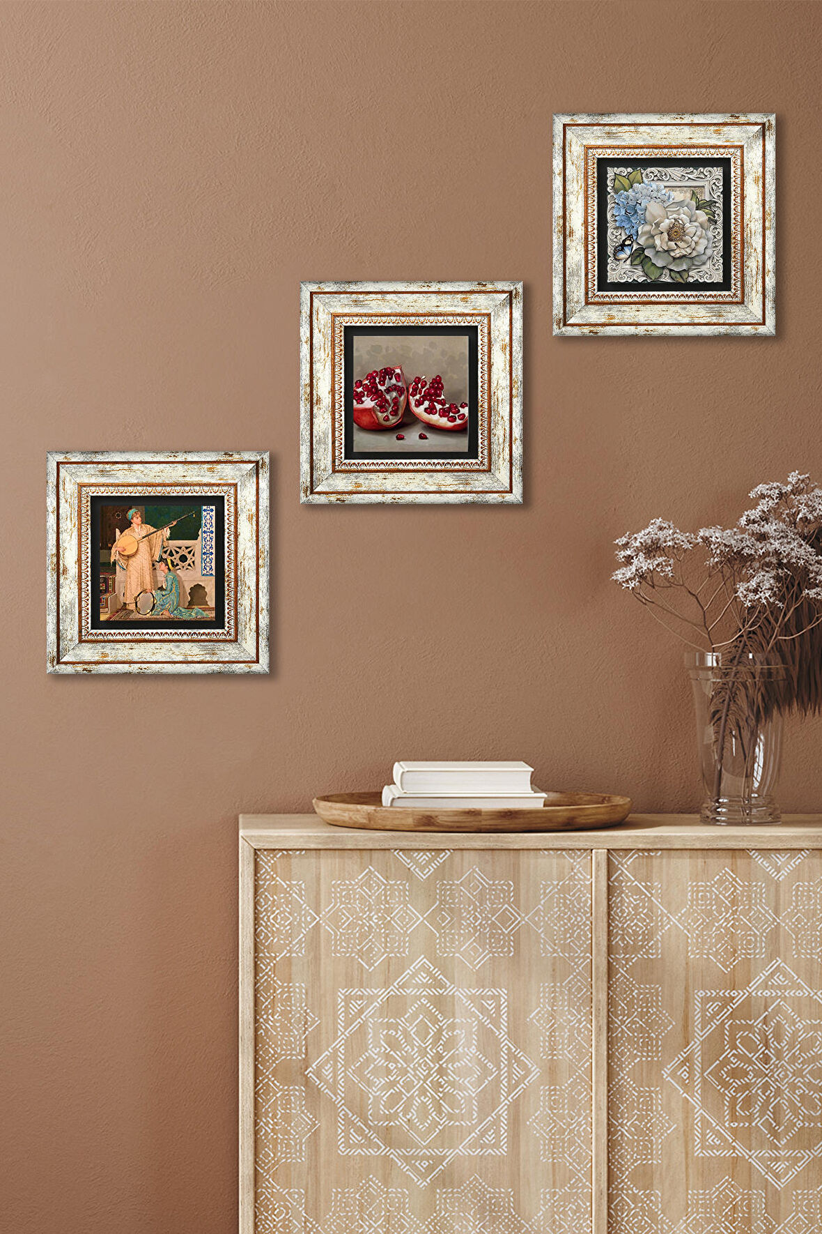 İki Müzisyen Kız Tablosu, Kelebekli Çiçek, Nar Taş Duvar Tablosu Çerçeveli Duvar Dekoru 3 Parça Tablo Seti Wall Art