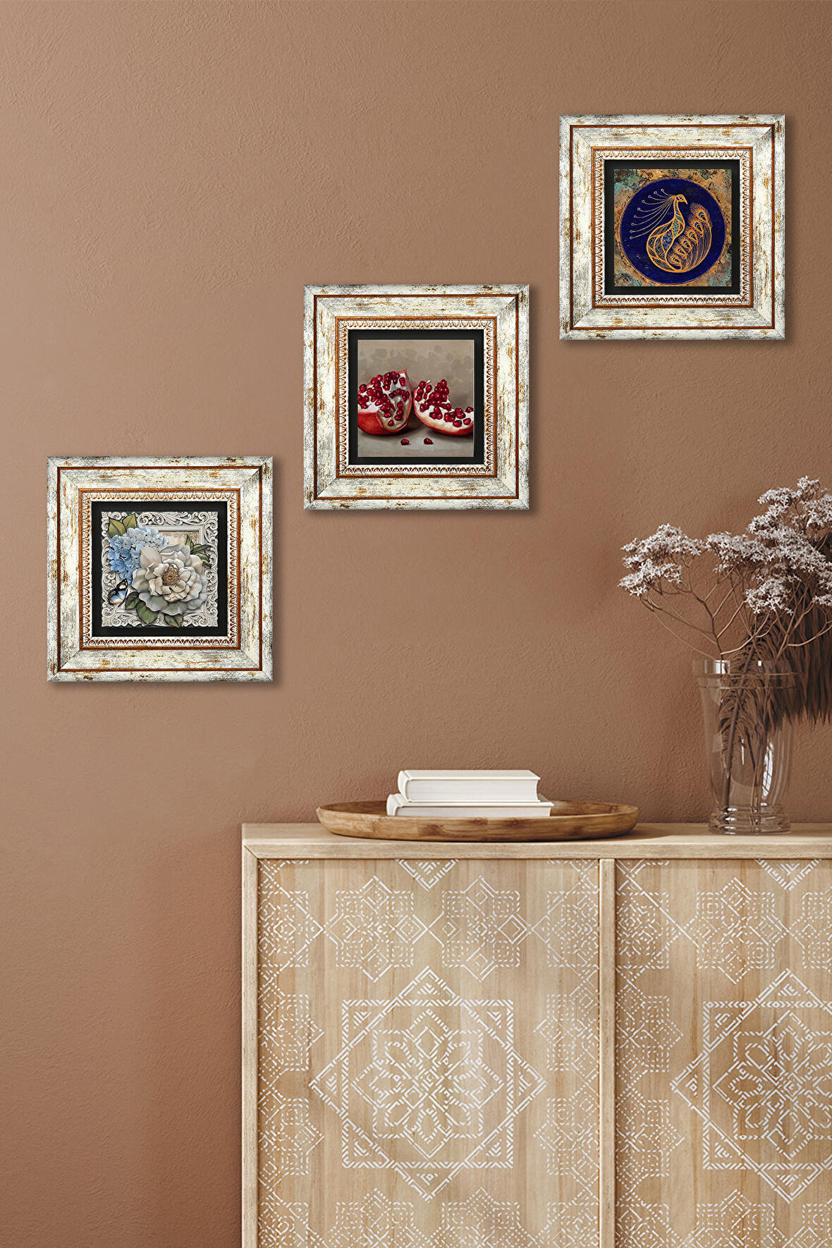 Tavus Kuşu, Kelebekli Çiçek, Nar Taş Duvar Tablosu Çerçeveli Duvar Dekoru 3 Parça Tablo Seti Wall Art