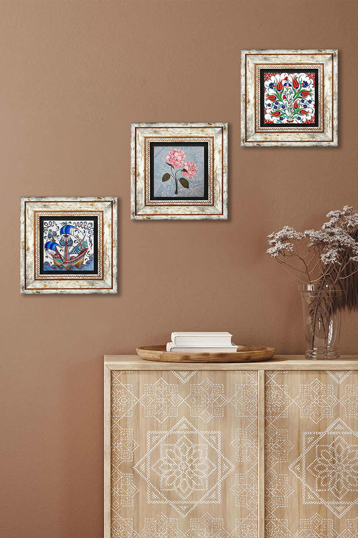 Çini Sanatı Lale, Yelkenli Gemi, Pembe Ortanca Çiçeği Taş Duvar Tablosu Çerçeveli Duvar Dekoru 3 Parça Tablo Seti Wall Art