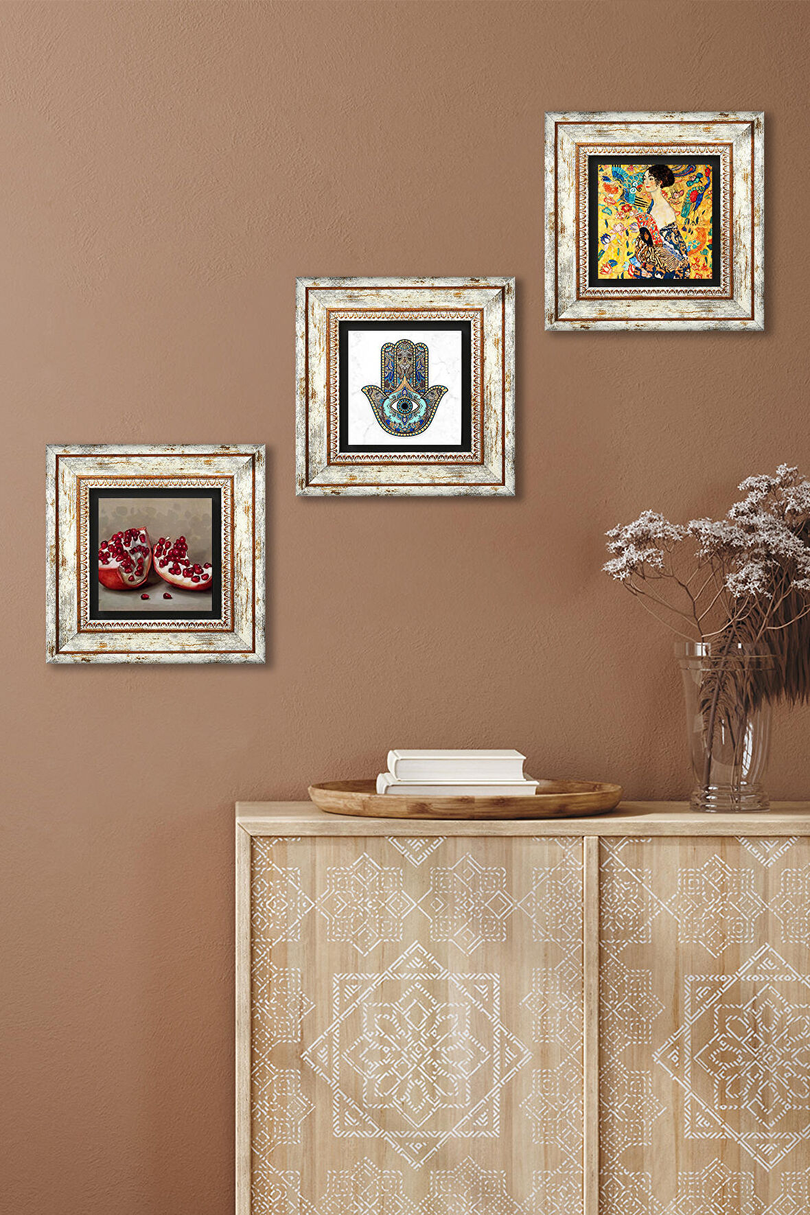 Gustav Klimt Yelpazeli Kadın, Nar, Fatma Ana Eli (Hamsa) Taş Duvar Tablosu Çerçeveli Duvar Dekoru 3 Parça Tablo Seti Wall Art