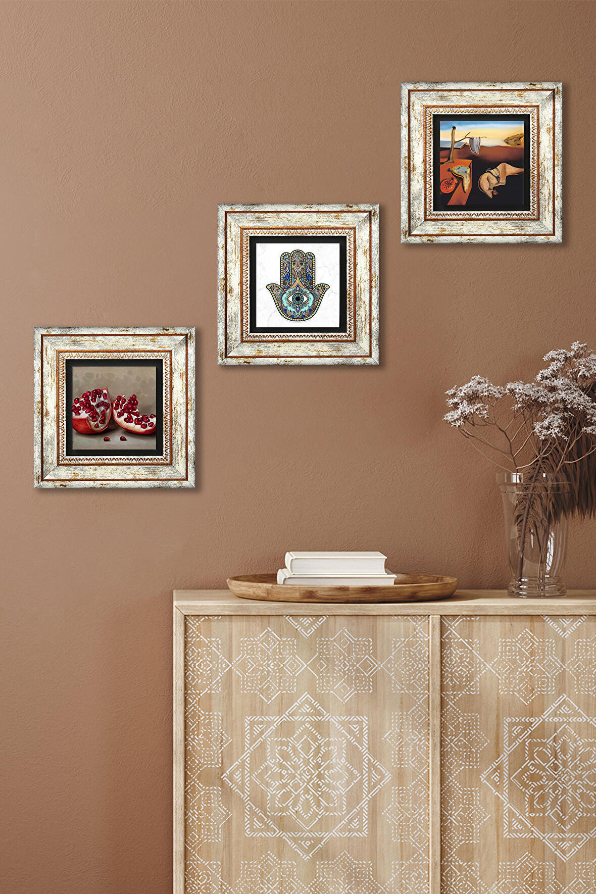 Salvador Dalí Belleğin Azmi, Nar, Fatma Ana Eli (Hamsa) Taş Duvar Tablosu Çerçeveli Duvar Dekoru 3 Parça Tablo Seti Wall Art