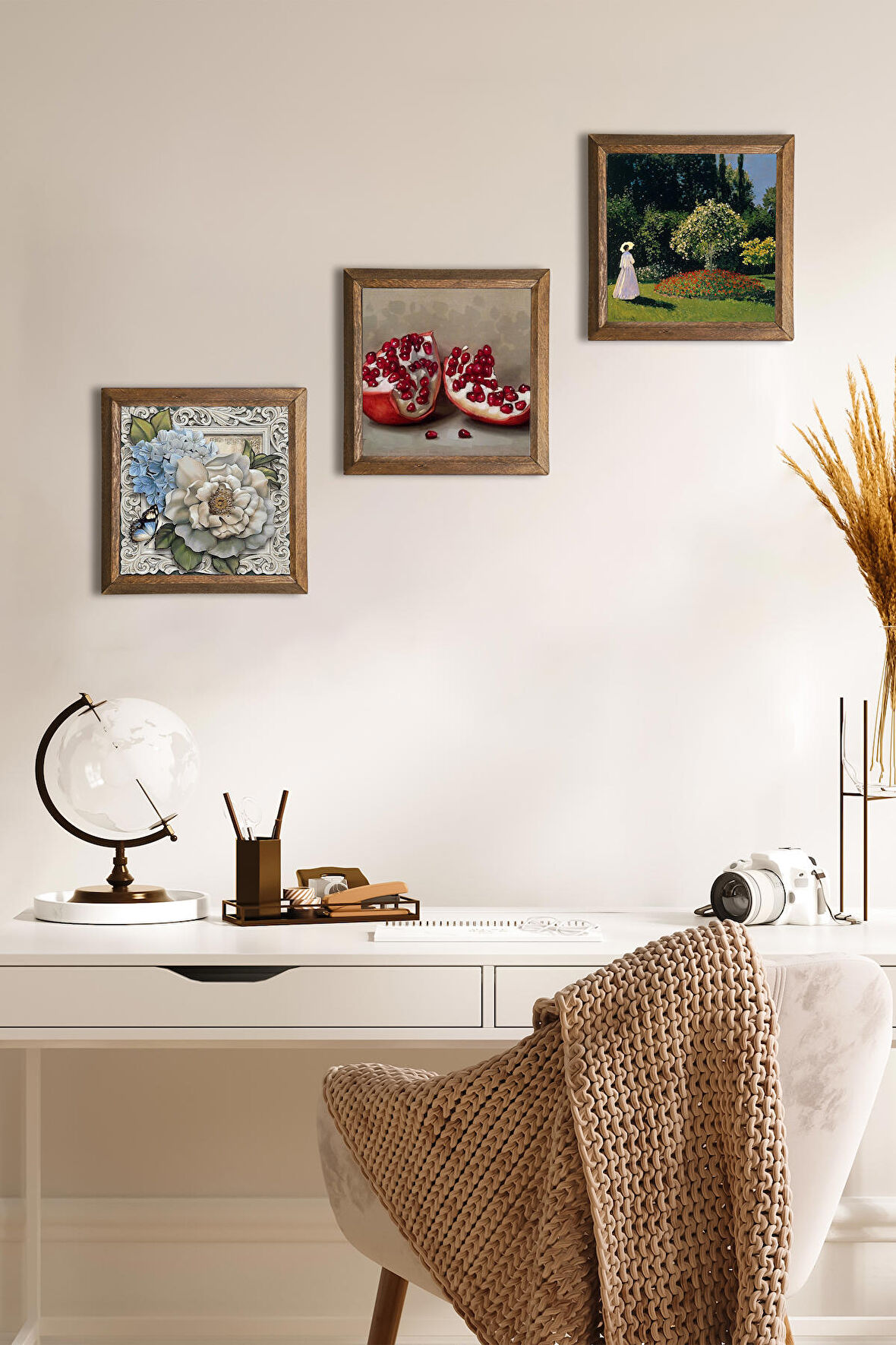 Claude Monet Bahçedeki Kadın, Kelebekli Çiçek, Nar Taş Duvar Tablosu Ahşap Çerçeveli Duvar Dekoru 3 Parça Tablo Seti Wall Art