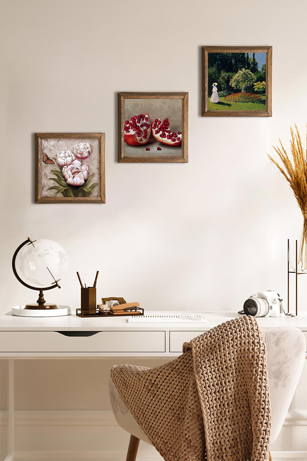 Claude Monet Bahçedeki Kadın, Kelebekli Çiçek, Nar Taş Duvar Tablosu Ahşap Çerçeveli Duvar Dekoru 3 Parça Tablo Seti Wall Art