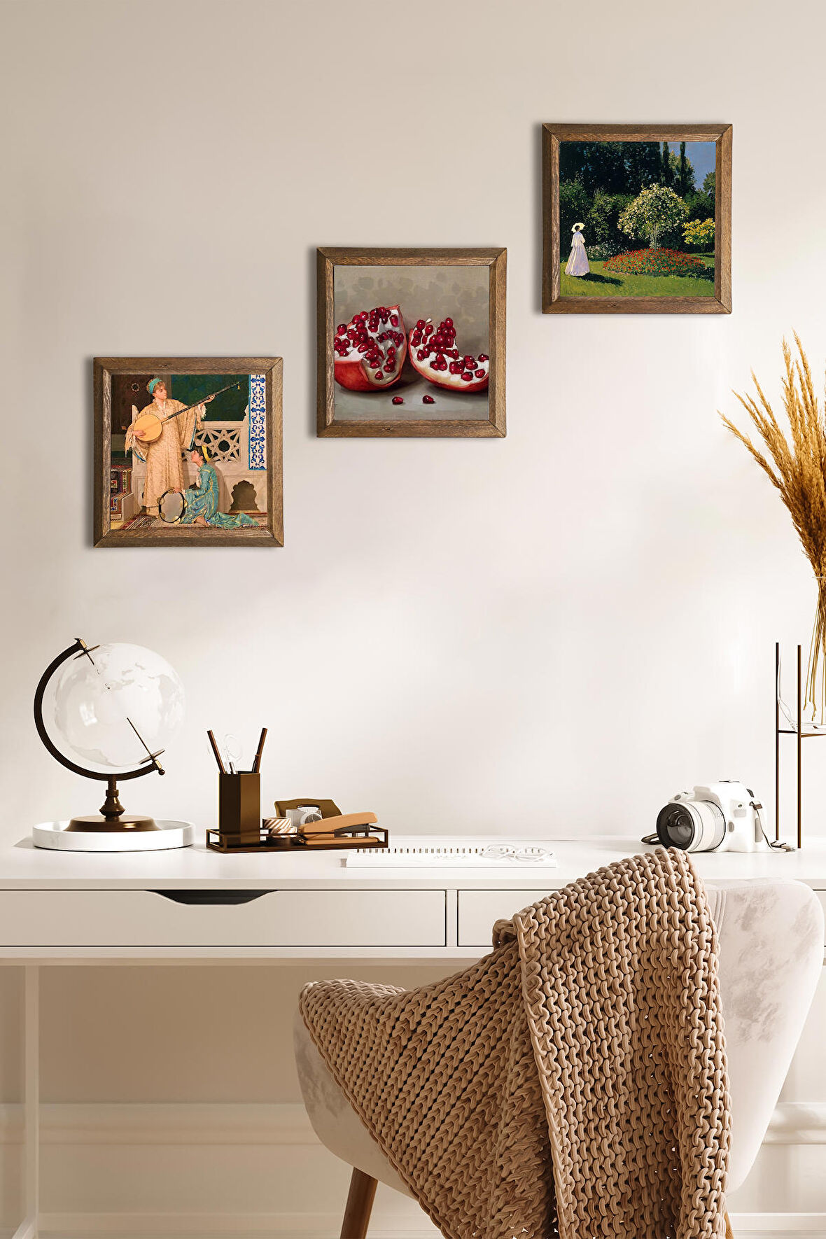 Claude Monet Bahçedeki Kadın, İki Müzisyen Kız, Nar Taş Duvar Tablosu Ahşap Çerçeveli Duvar Dekoru 3 Parça Tablo Seti Wall Art