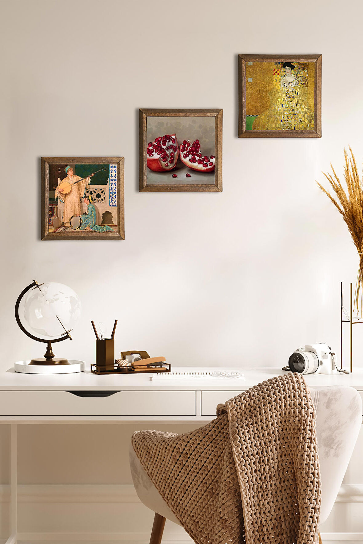 Gustav Klimt, İki Müzisyen Kız, Nar Taş Duvar Tablosu Ahşap Çerçeveli Duvar Dekoru 3 Parça Tablo Seti Wall Art