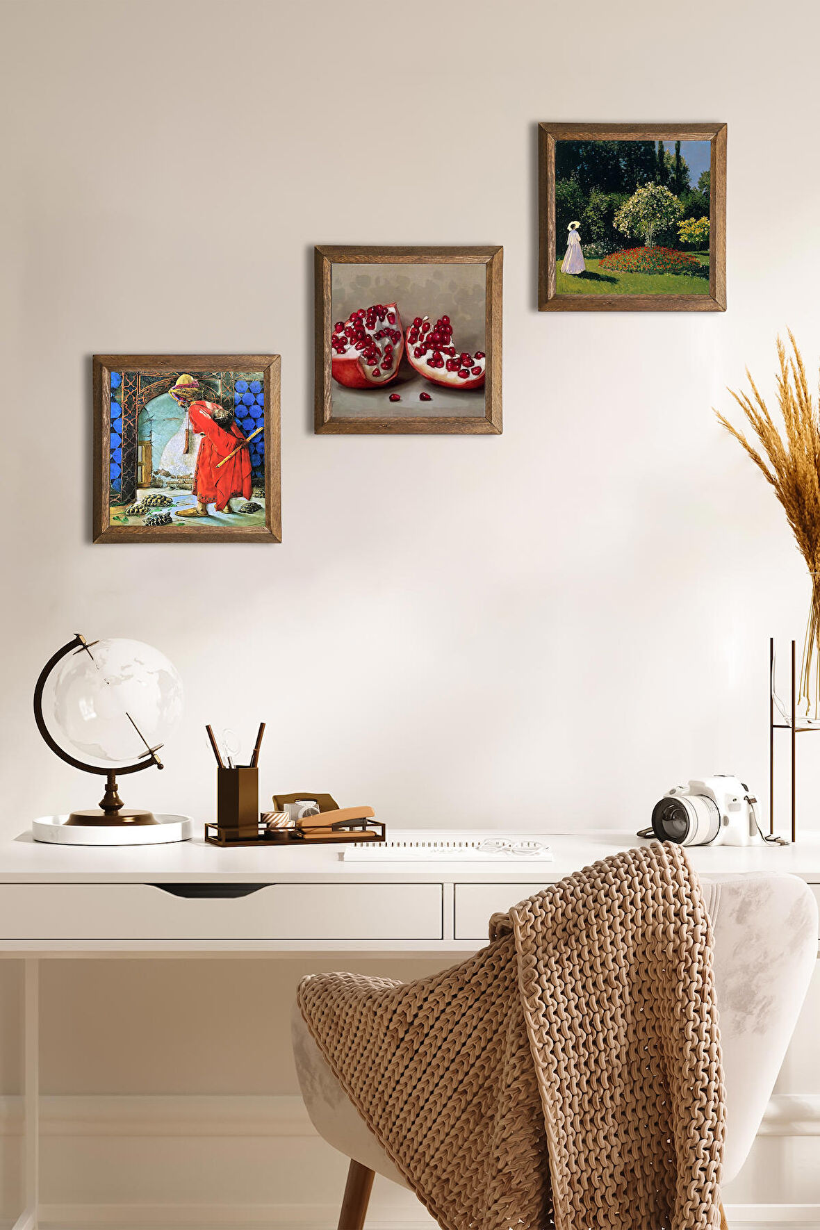 Claude Monet Bahçedeki Kadın, Kaplumbağa Terbiyecisi, Nar Taş Duvar Tablosu Ahşap Çerçeveli Duvar Dekoru 3 Parça Tablo Seti Wall Art