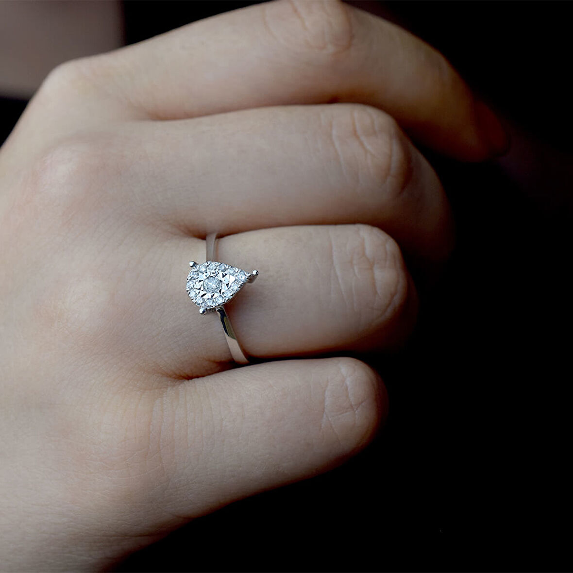 0.18 Ct. Damla Modern Tasarım Pırlanta Yüzük