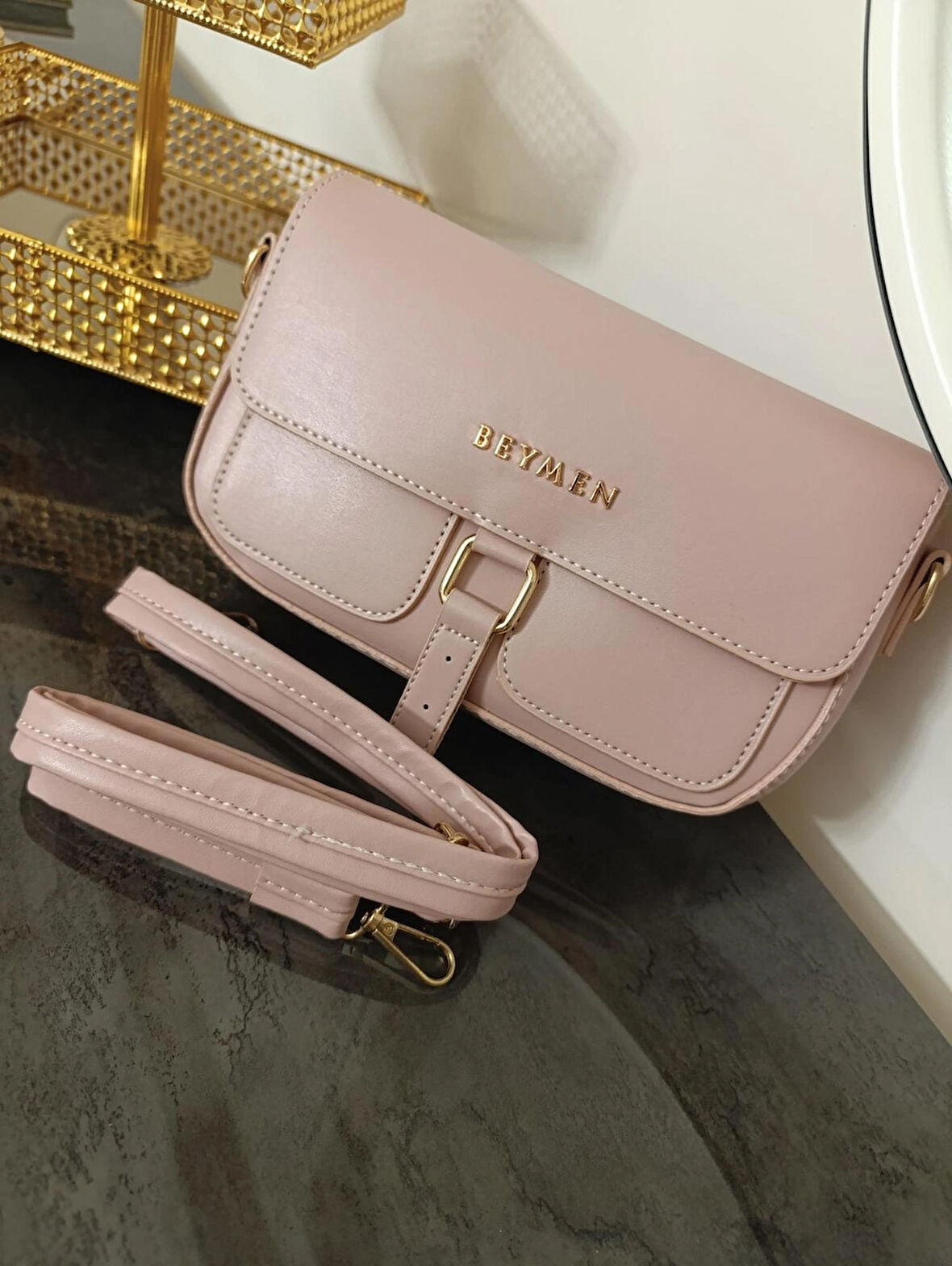 PEMBE KAPAKLI ASKILI ORTA BOY ÇANTA