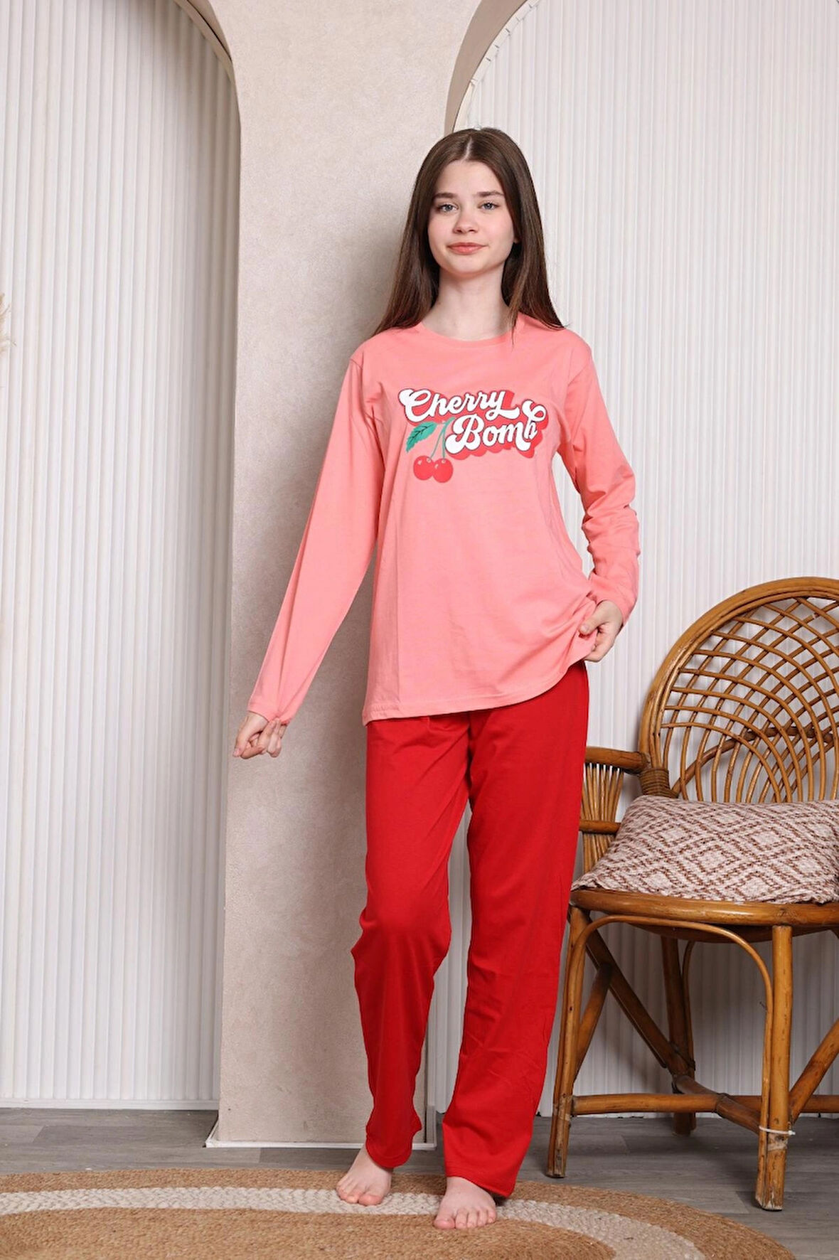 Genç Kız Figürlü İnce Uzun Kollu Pijama Takımı