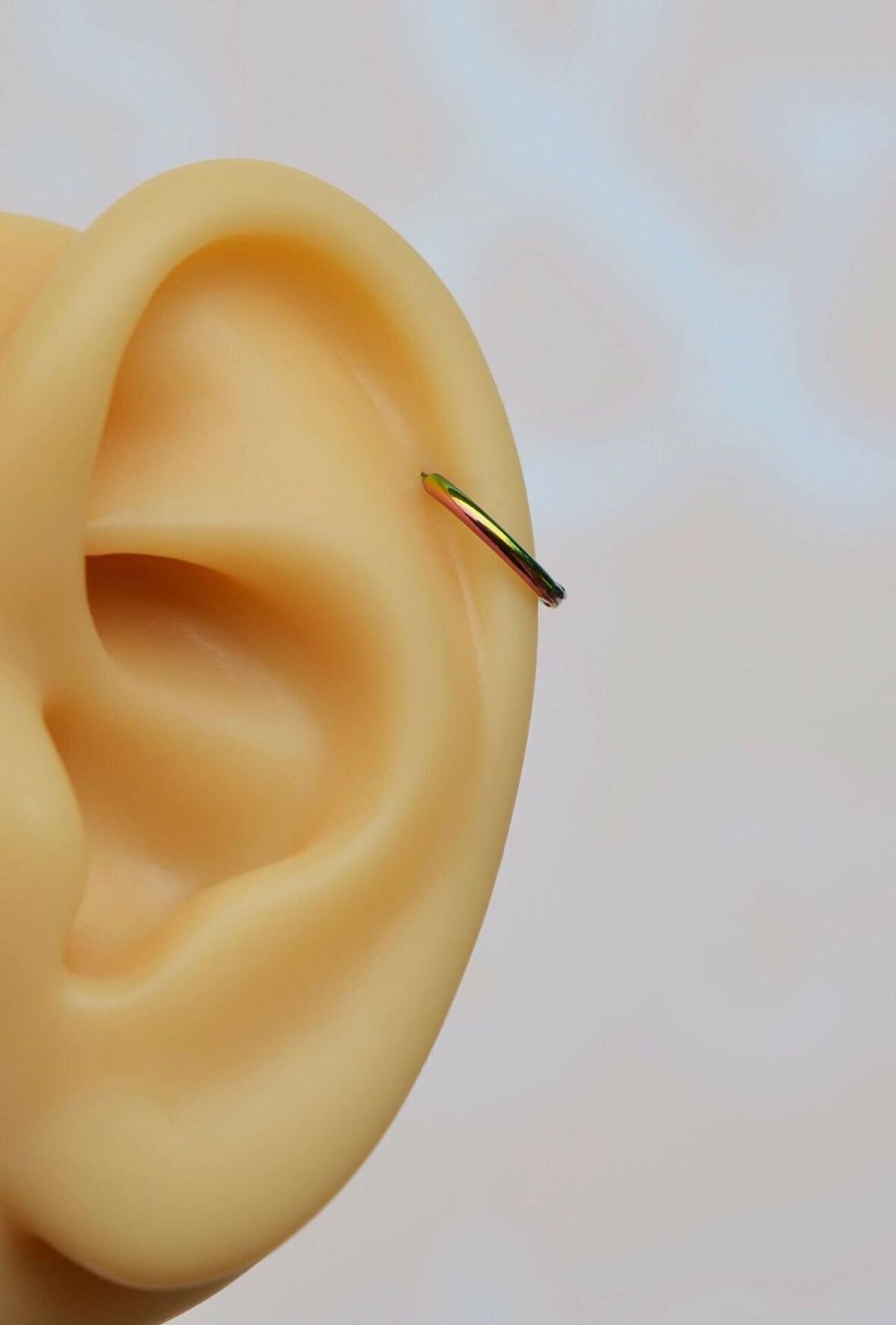 Çelik İnce Halka Piercing 8 mm Tragus Helix Kıkırdak Hologram Renkli