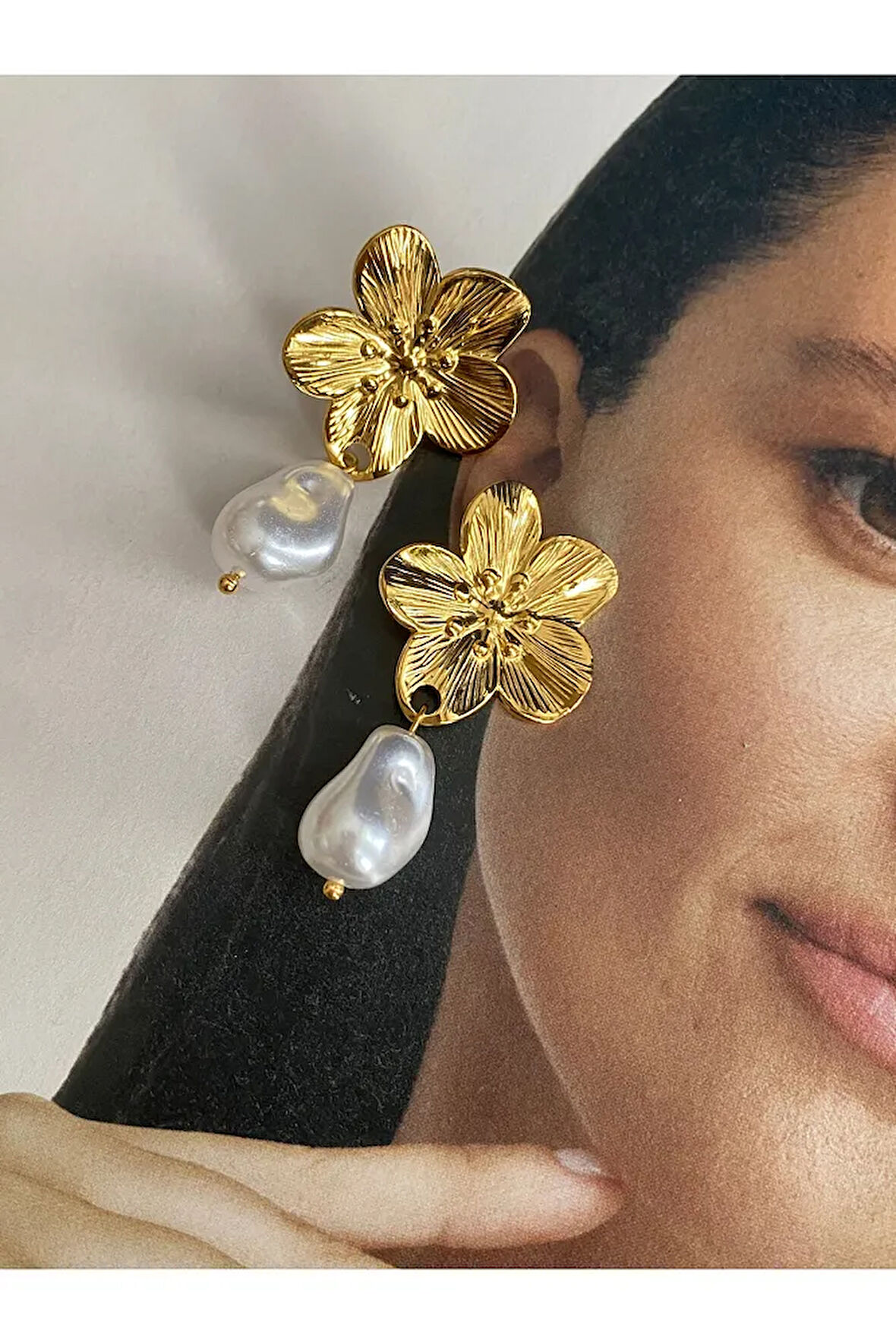 Yaprak Sallantılı İncili Paslanmaz Çelik Kadın Küpe Çifti