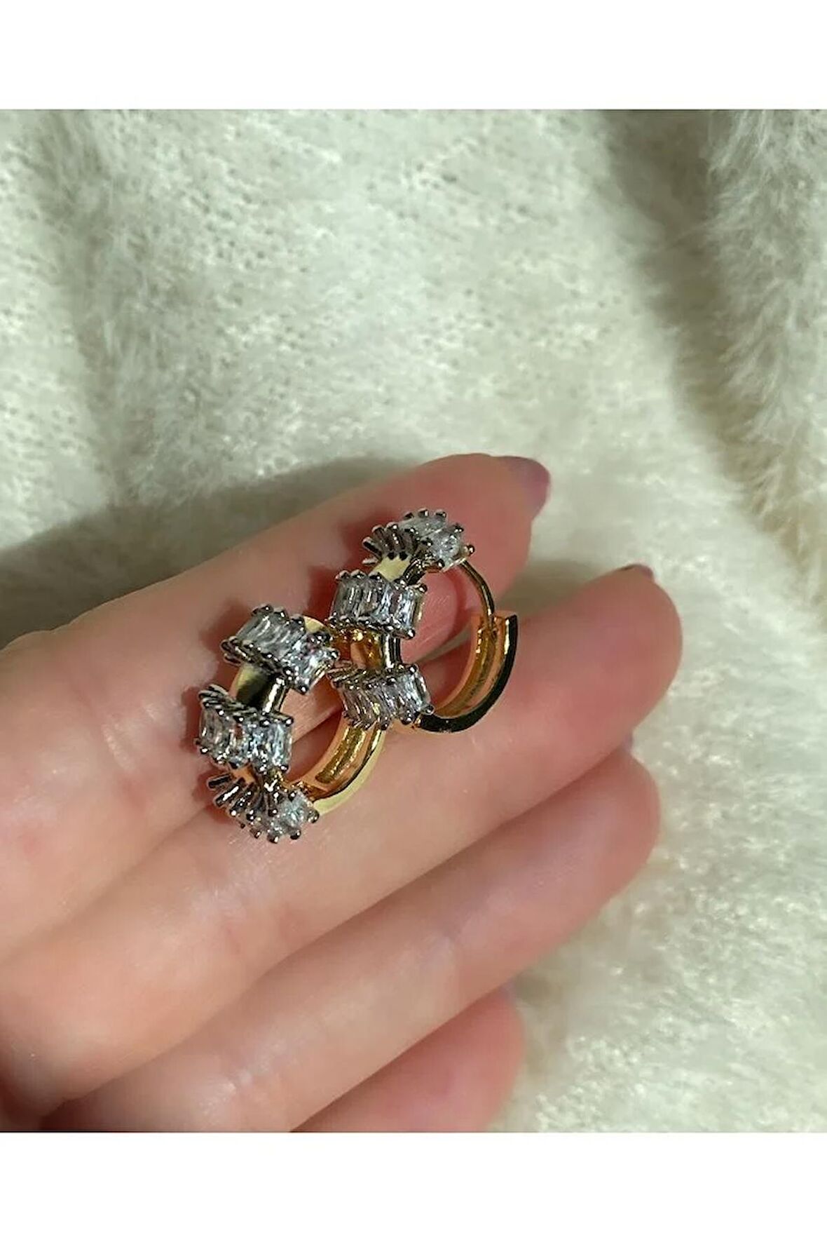 Vip Seri Marka Model Baget Taşlı Altın Kaplama Küpe Çifti