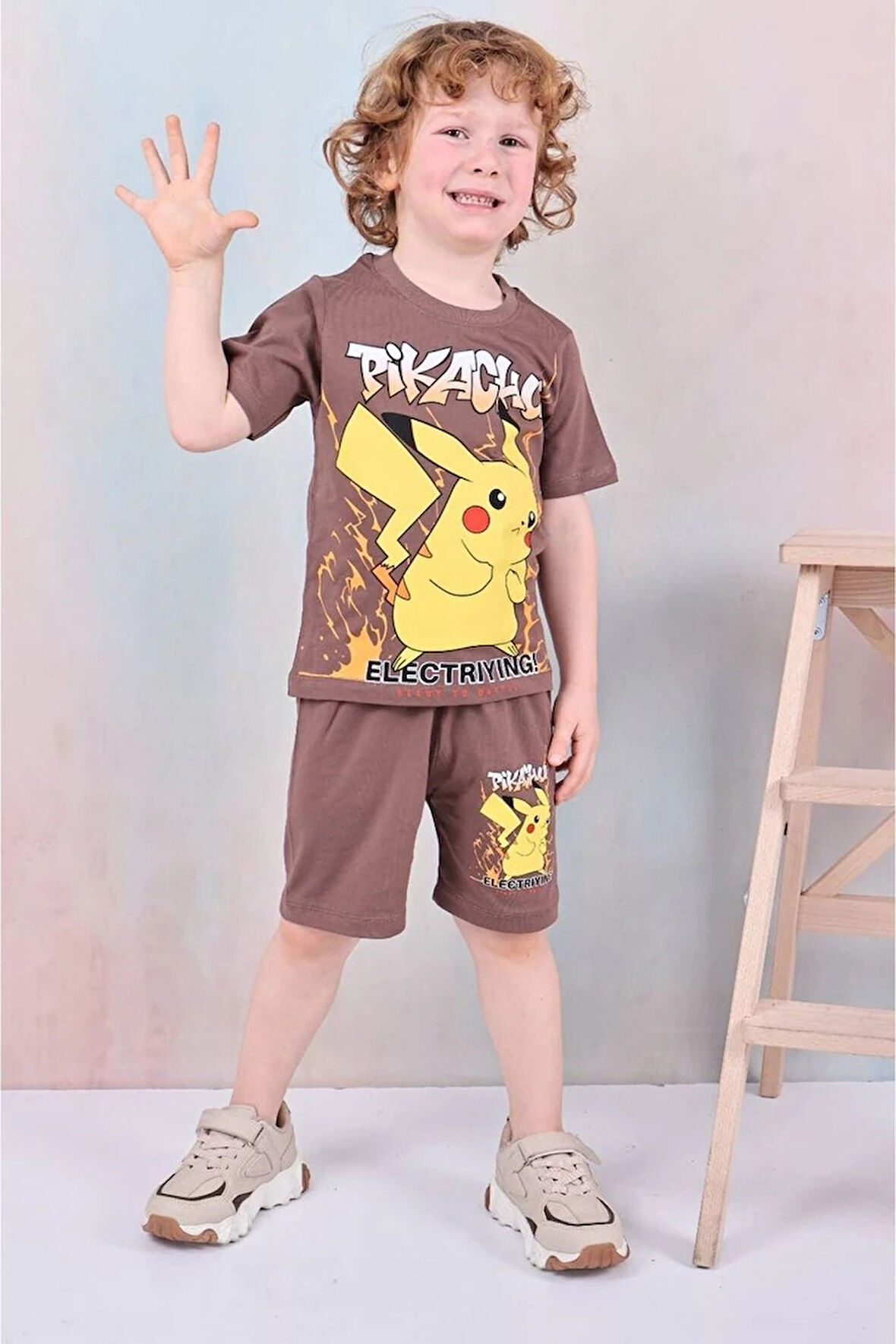 PJKSKT Pikachu Desenli Kahverengi Şortlu Erkek Çocuk Kısa Kol Takım 7609-K