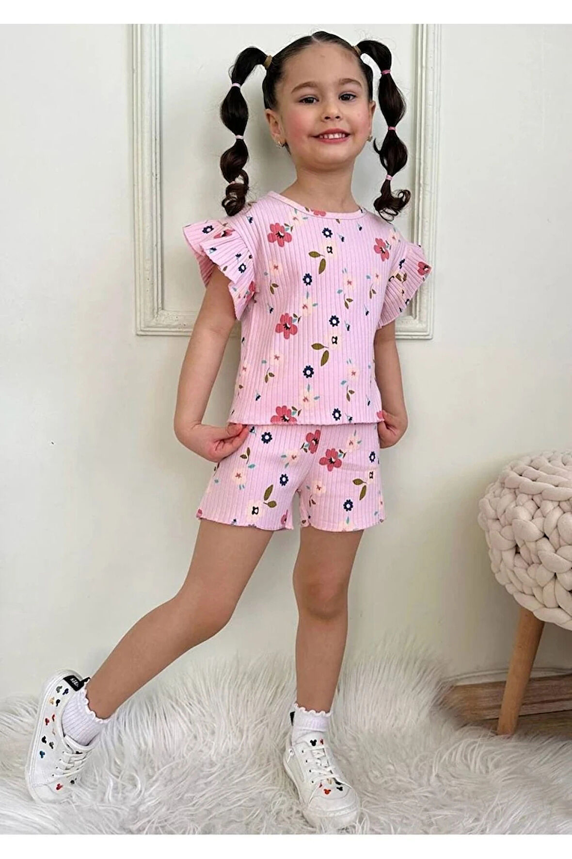PJKSKT Çiçek Desen Pembe Fitilli Kumaş Fırfırlı Kollu Şortlu Kız Çocuk Kısa Kol Takım 7635-P